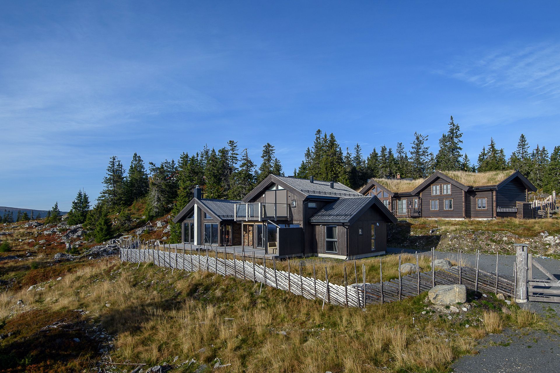 Særdeles flott beliggenhet og en innholdsrik, meget funksjonell og lekker fritidseiendom. . Bilde nummer 2 av 3