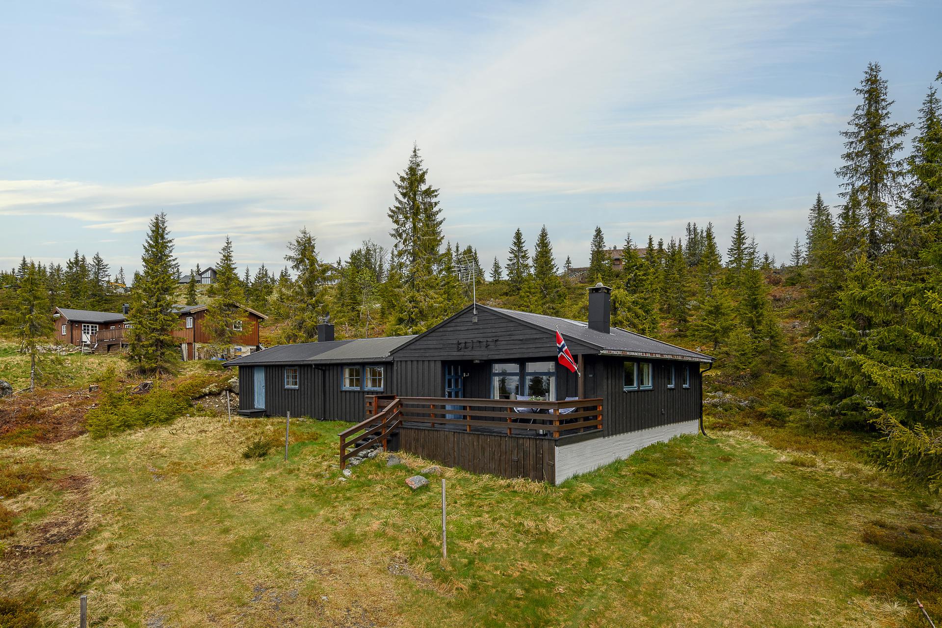 Velkommen til Sjusjøen-Pihl 4065! Innholdsrik og trivelig hytte, velegnet for en aktiv familie. Foto: Lars Marius Bækkevold.. Bilde nummer 1 av 3