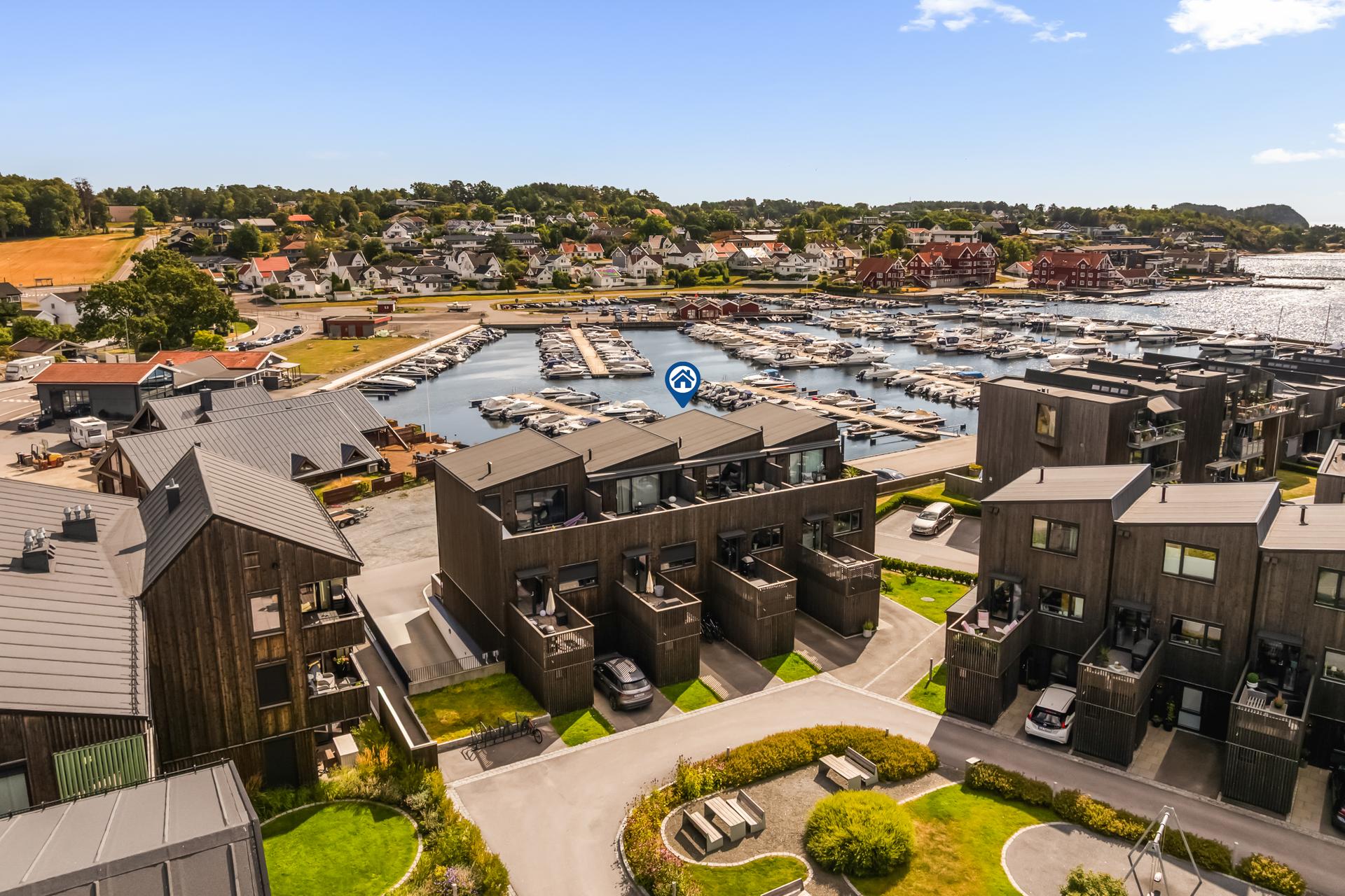 Velkommen til Hølen Verft 7c. En innholdsrik og moderne bolig med ettertraktet beliggenhet ved sjøen.. Bilde nummer 1 av 3