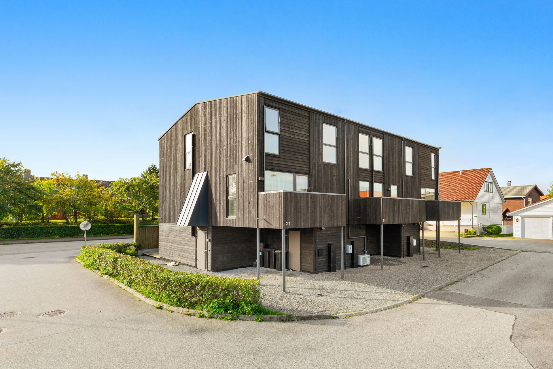 Eiendomsmegler1 v/ Gro Anita Nøkland presenterer Heimdal 2B - Innflyttingsklart rekkehus fra 2025.  Foto: Trond-Eirik Husvæg. Bilde nummer 1 av 3