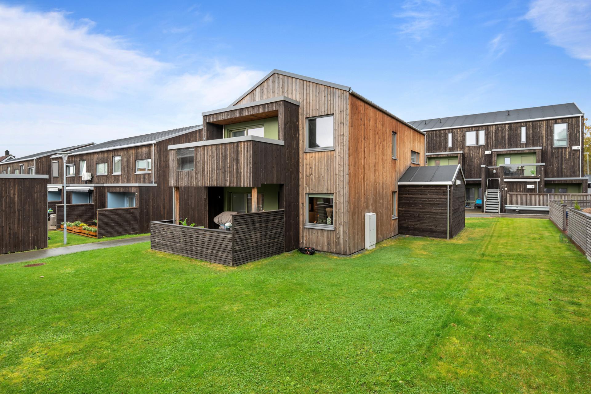 Boligen er oppført i 2018, og er på 71m² BRA-i.. Bilde nummer 2 av 3