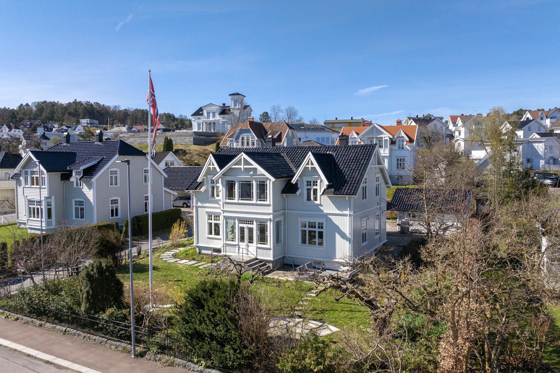 Velkommen til Hystadveien 34!  Villastrøk med historisk bebyggelse.  Fotograf Kavlie-Borge.. Bilde nummer 1 av 3
