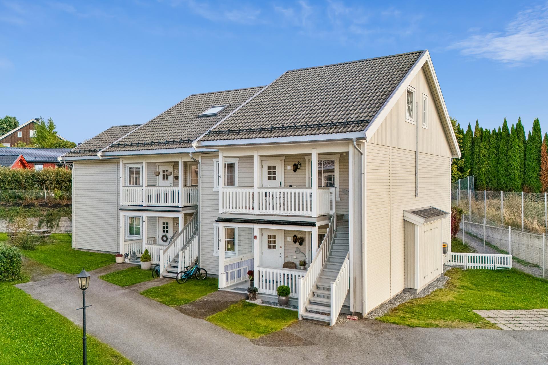 Boligsameiet har asfalterte adkomstveier og felles carportanlegg.. Bilde nummer 3 av 3