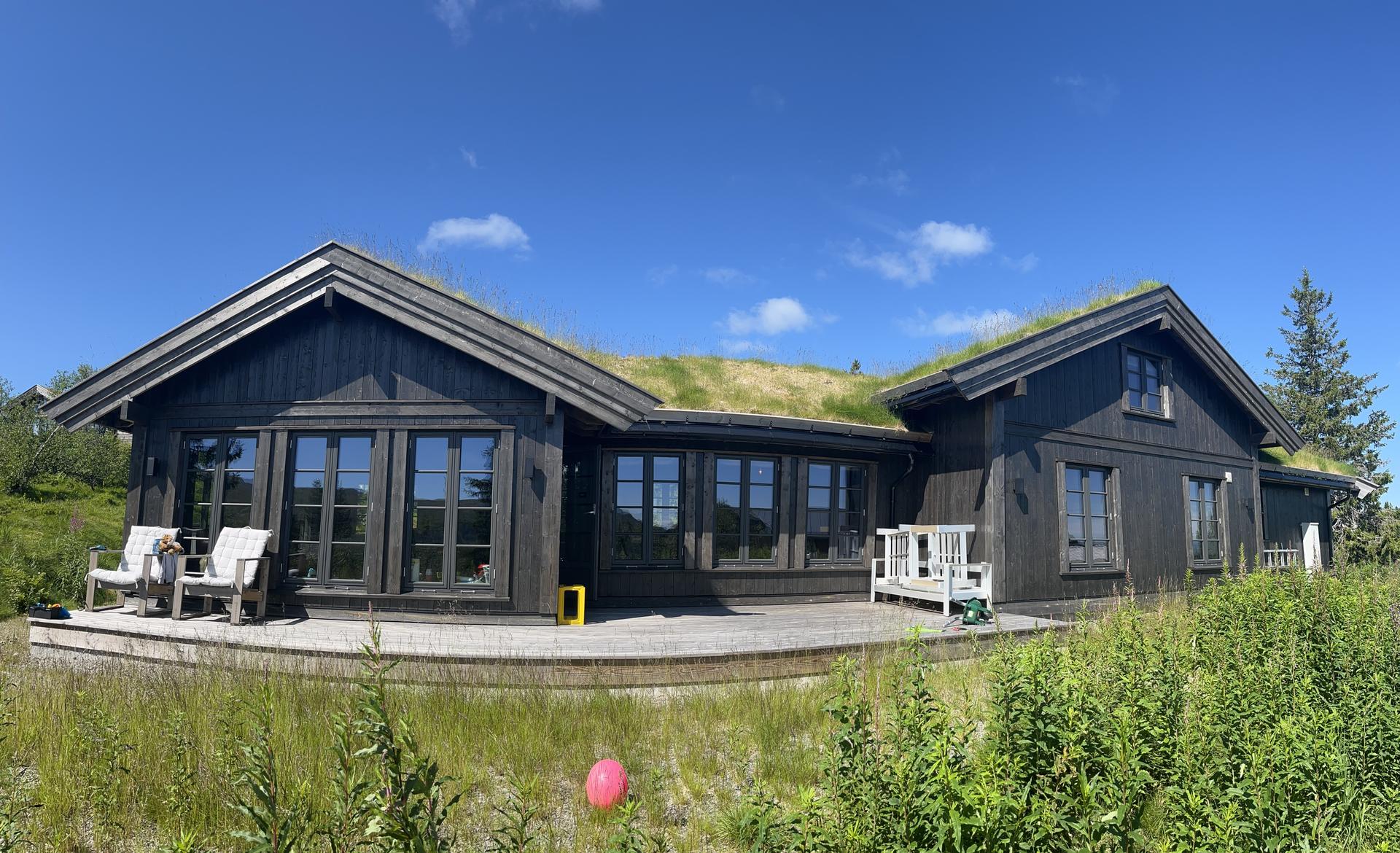 Den store markterrassen på ca. 30 kvm er et flott samlingspunkt.. Bilde nummer 3 av 3
