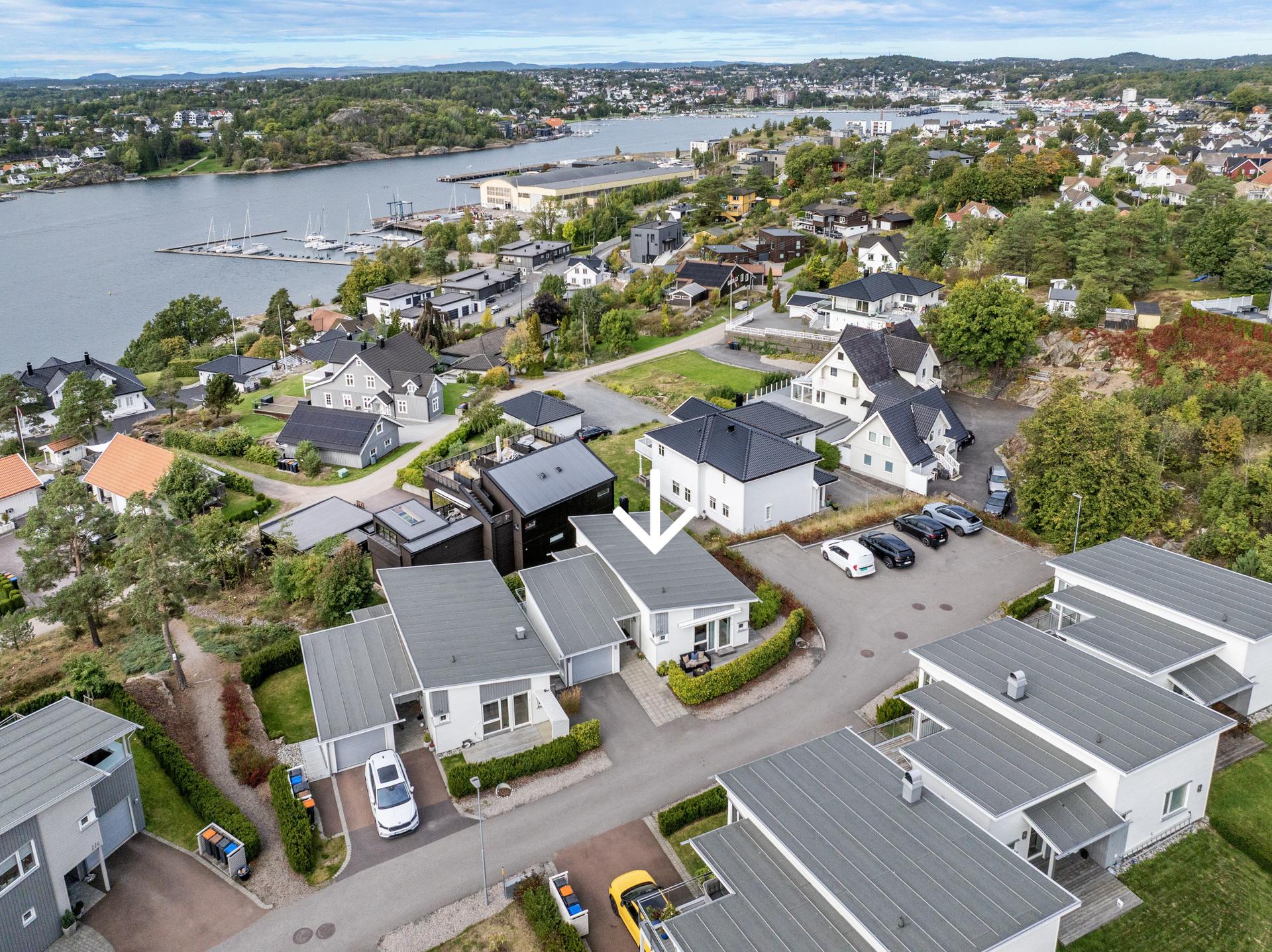 Et populært og trygt boligområde hvor både barnefamilier og voksne trives, omgitt av flotte rekreasjonsmuligheter. Bilde nummer 3 av 3