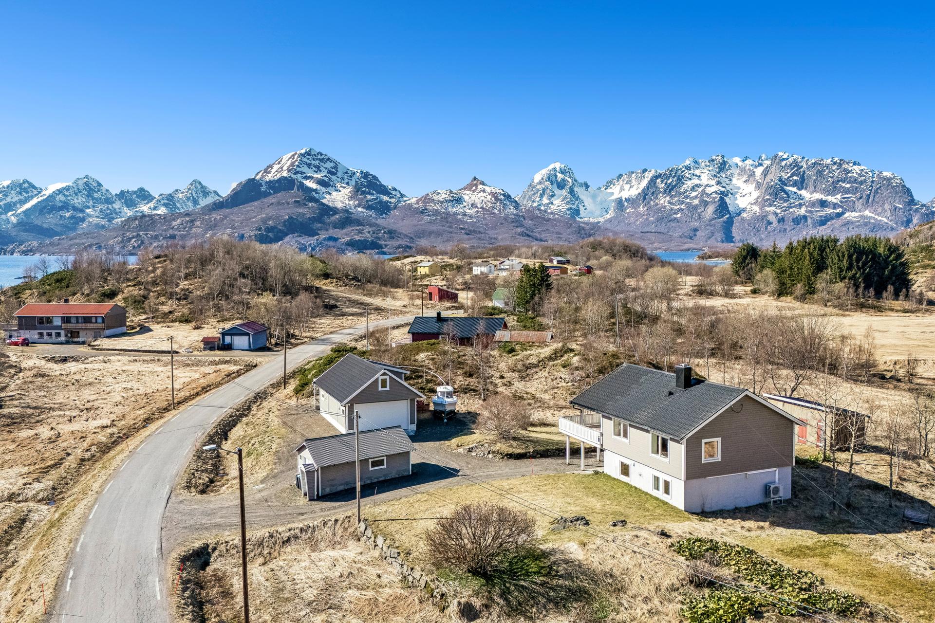 Velkommen til Digermulveien 561 - Presentert av EiendomsMegler1 Svolvær. Foto: EFKT. Bilde nummer 1 av 3