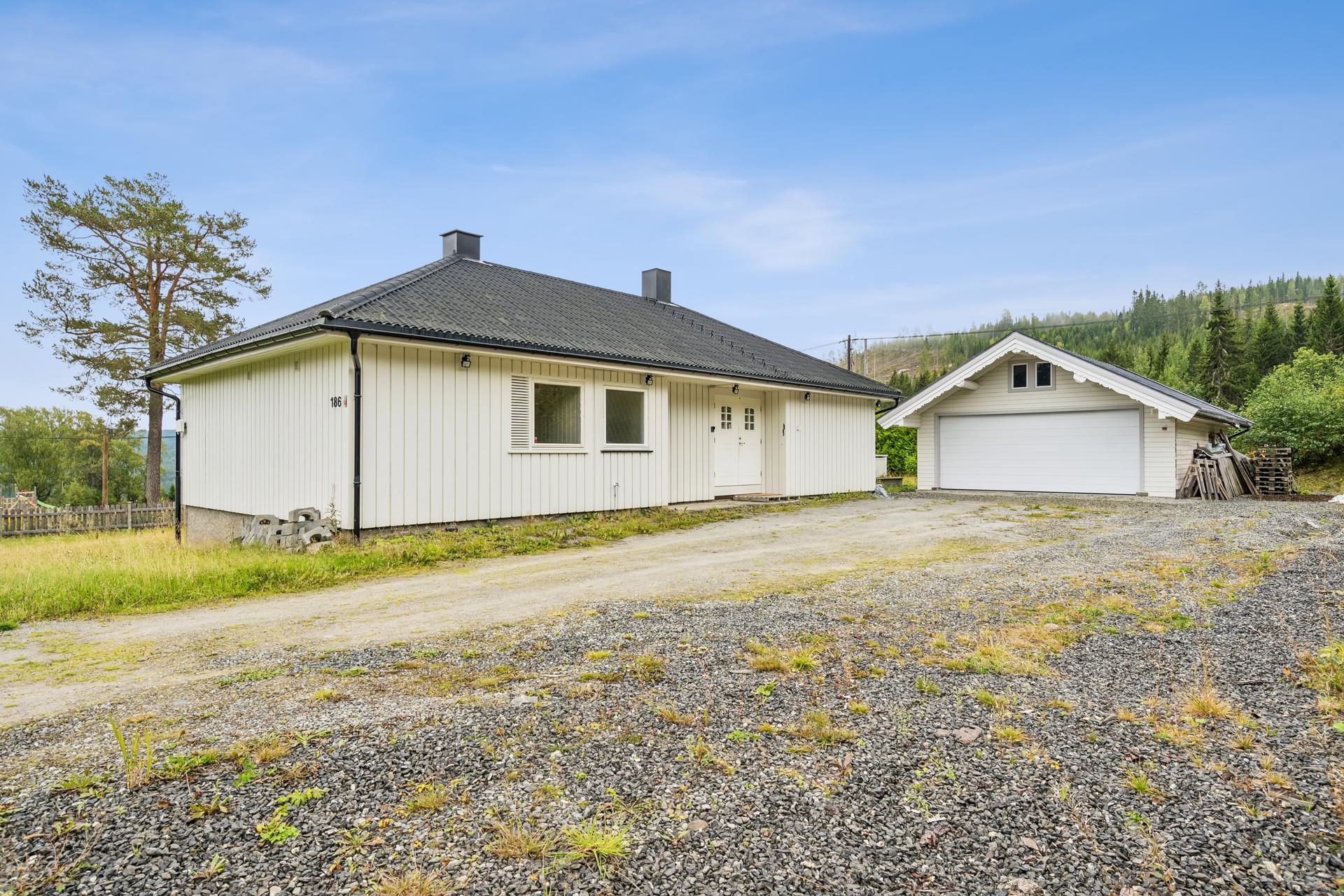 Velkommen til Vardåsvegen 186! Foto: EFKT. Fotograf: Sebastian Strandum. Bilde nummer 2 av 3