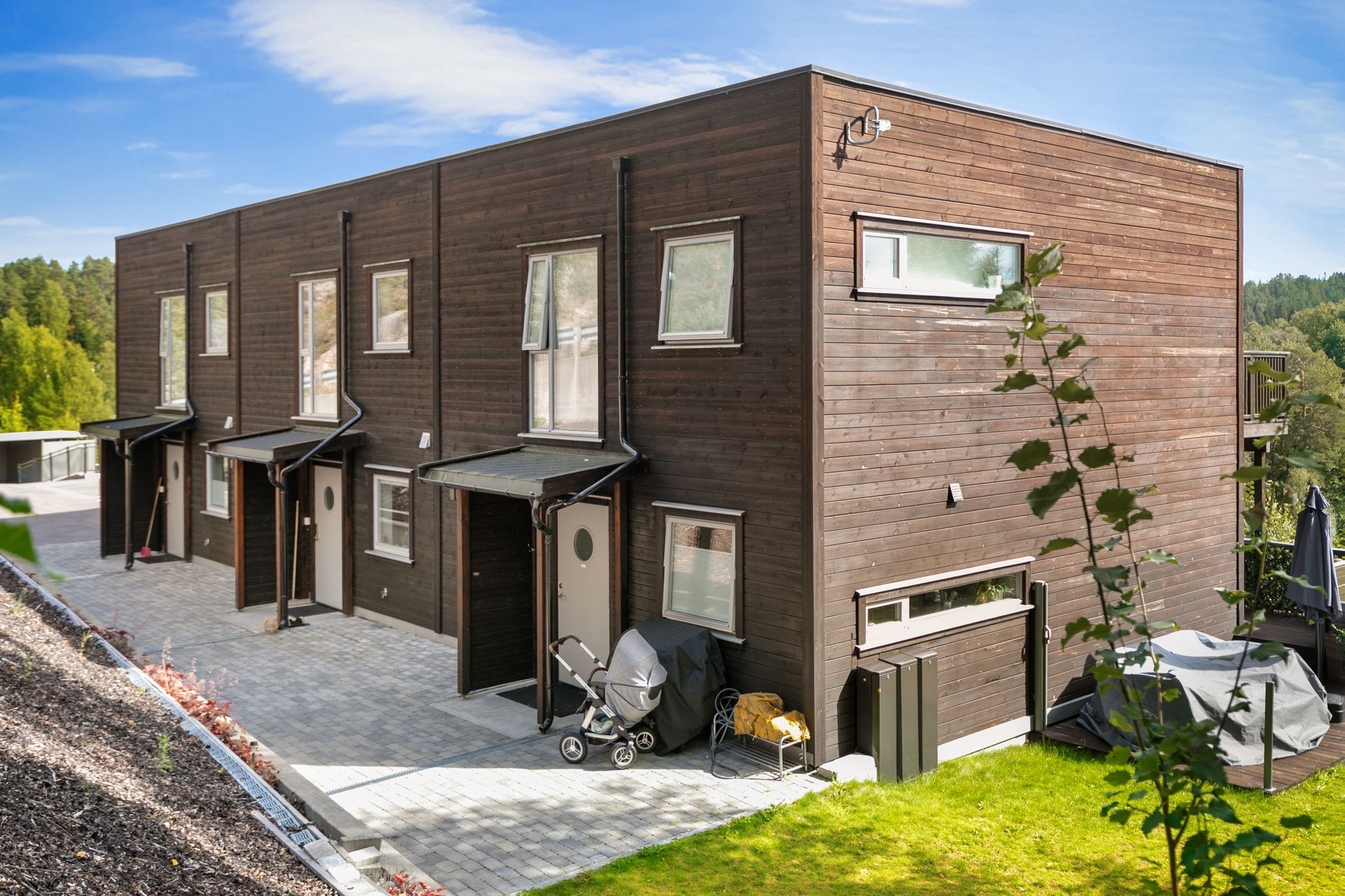Velkommen til Øverliveien 4B. Foto: Z Ovenfra.. Bilde nummer 1 av 3
