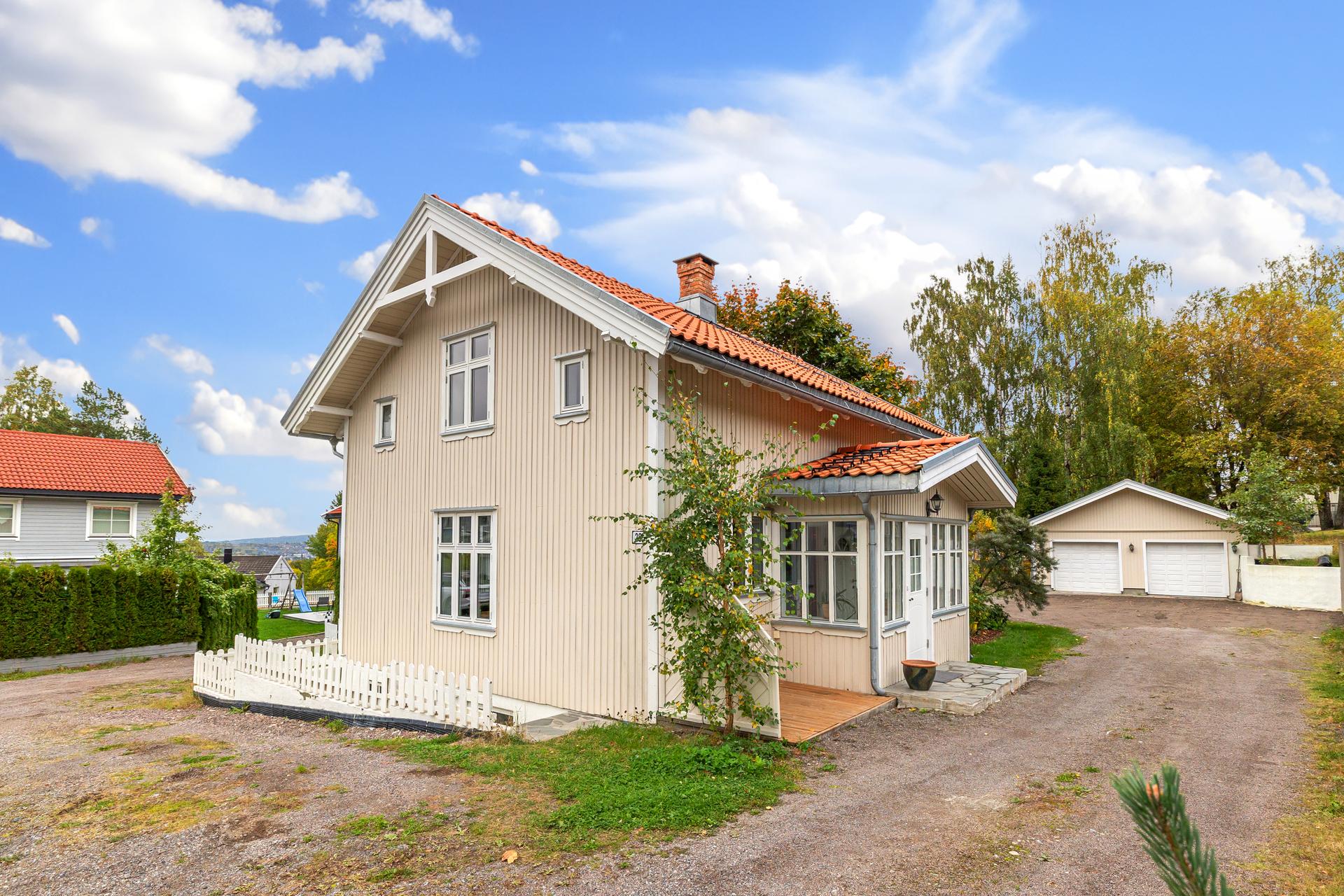 Velkommen til Lahaugmoveien 29E. Foto: [Fotograf eller fotofirma]. Bilde nummer 1 av 3