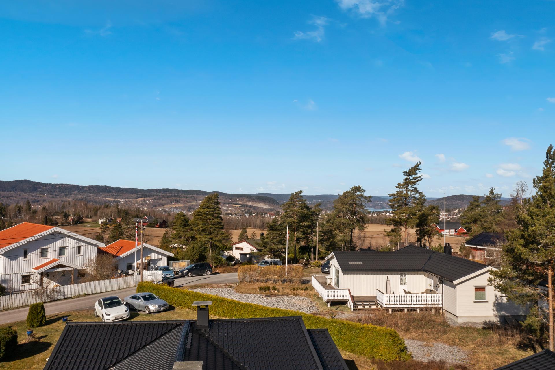 Utsikt mot vest fra tiltenkt 2/3 etasje  - Nydelig solforhold og utsikt. . Bilde nummer 3 av 3