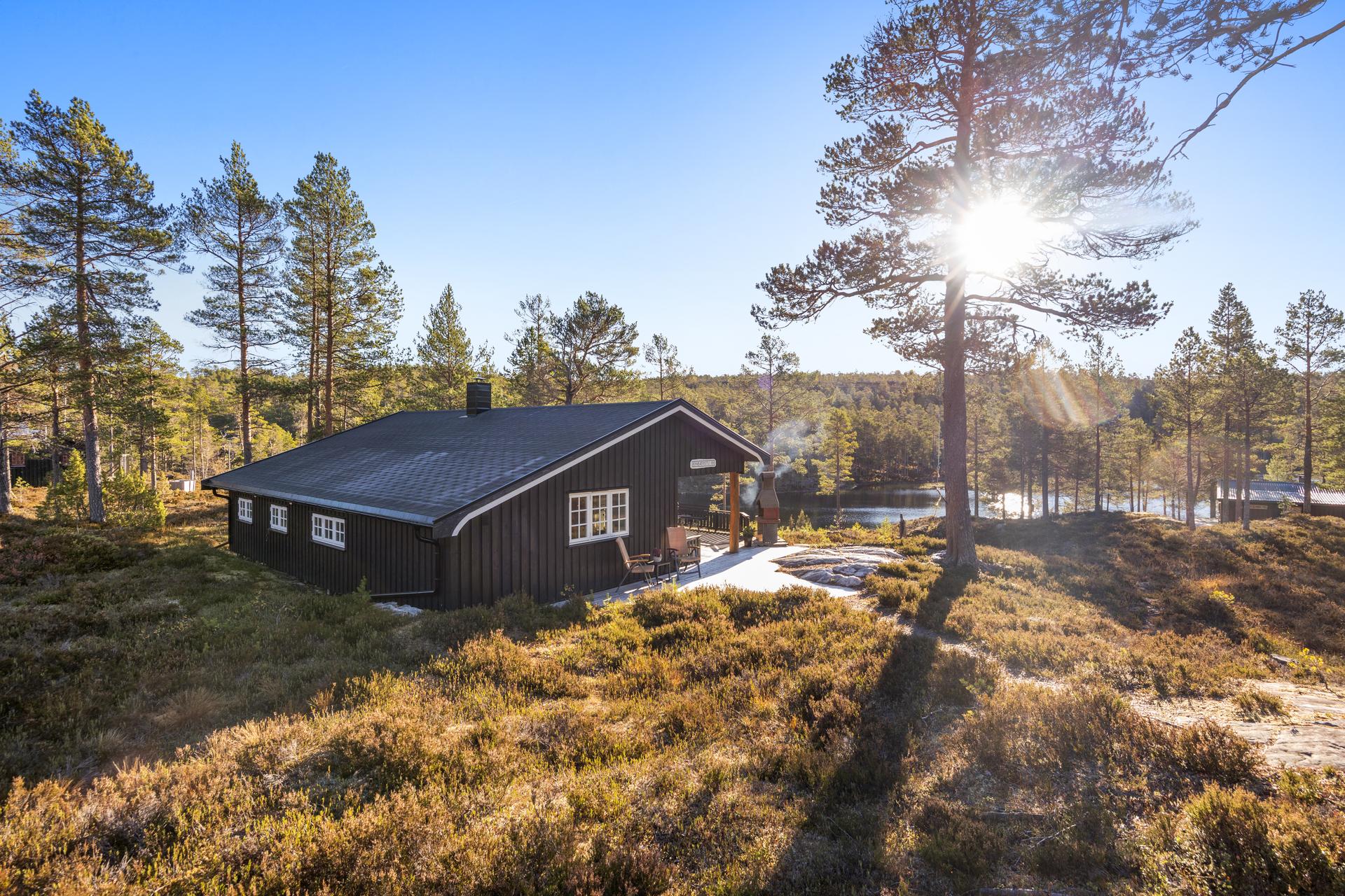 Velkommen til Øyingvegen 342, presentert av EiendomsMegler 1 v/ Trond Petter Strandvik! Foto: ELW media (Espen Wåde). Bilde nummer 1 av 3