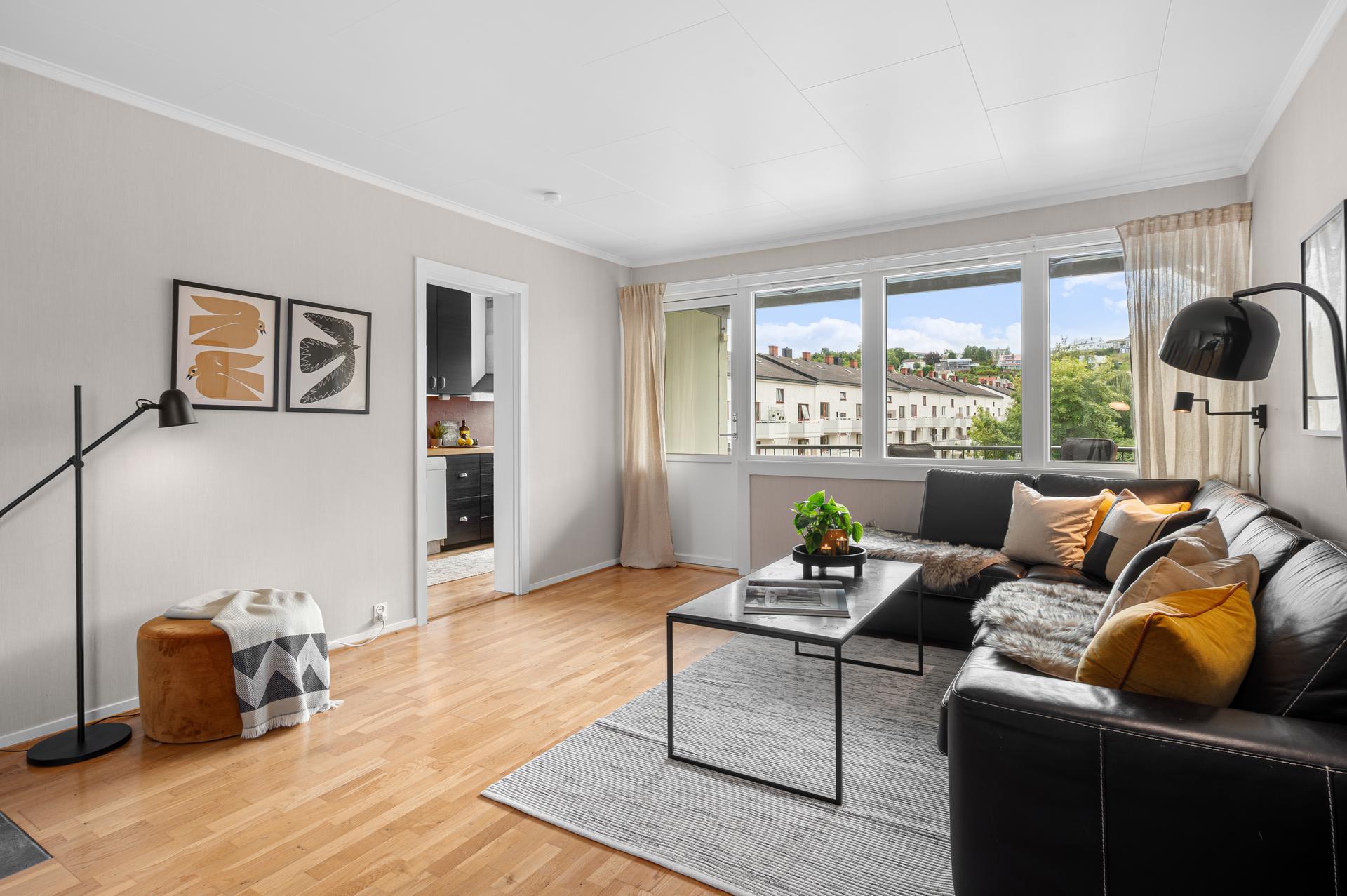 Her bor du i en 3. etasjes leilighet på 86m² BRA sentralt på Lademoen. Borettslaget har allerede gjort omfattende oppgraderinger.. Bilde nummer 2 av 3