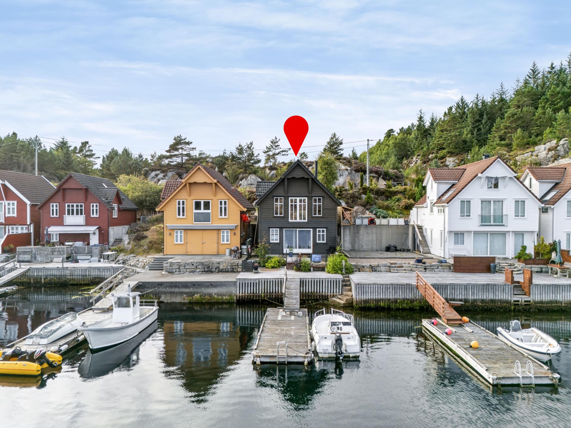 Velkommen til Steganesvegen 34 presentert av eiendomsmegler Bente Faksnes i Eiendomsmegler 1. Bilde nummer 1 av 3