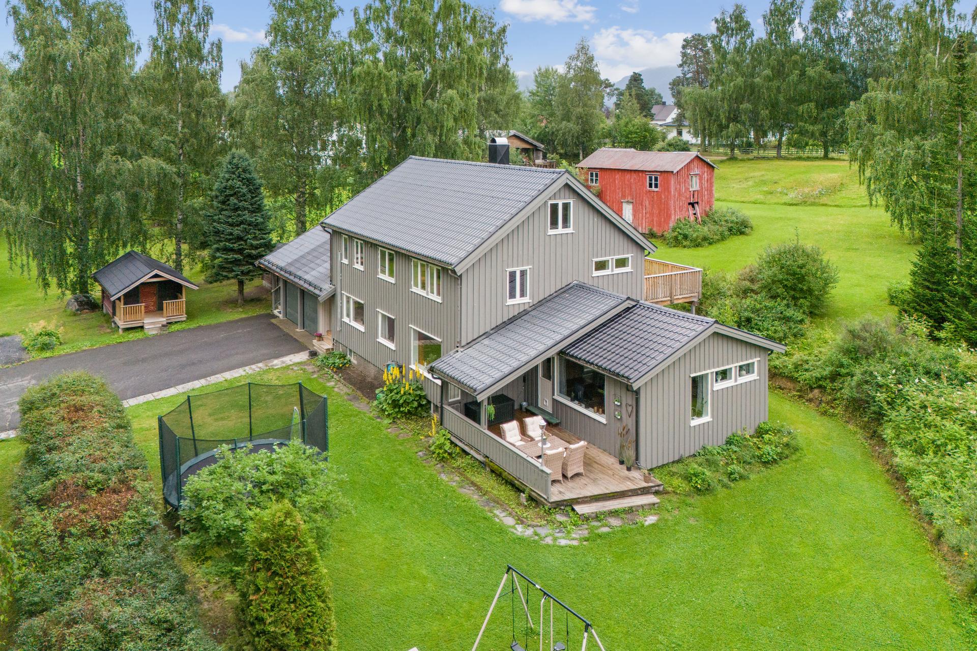 Velkommen til Dalveien 58 - Presentert av Eiendomsmegler1 Nord-Norge AS. Foto: EFKT. Bilde nummer 1 av 3