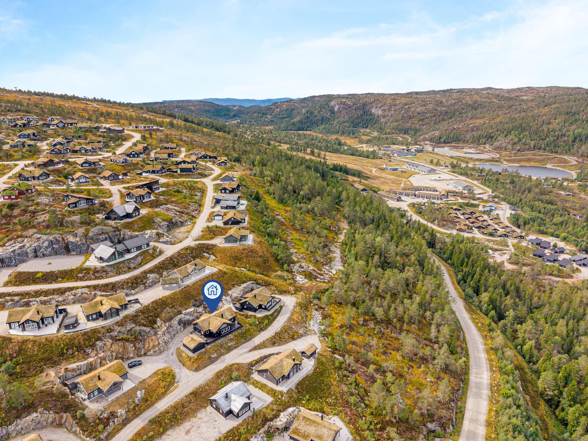 Moderne fritidsbolig fra 2022 med ski inn/ski out og beliggenhet ca. 50 meter fra alpinbakken.. Bilde nummer 3 av 3