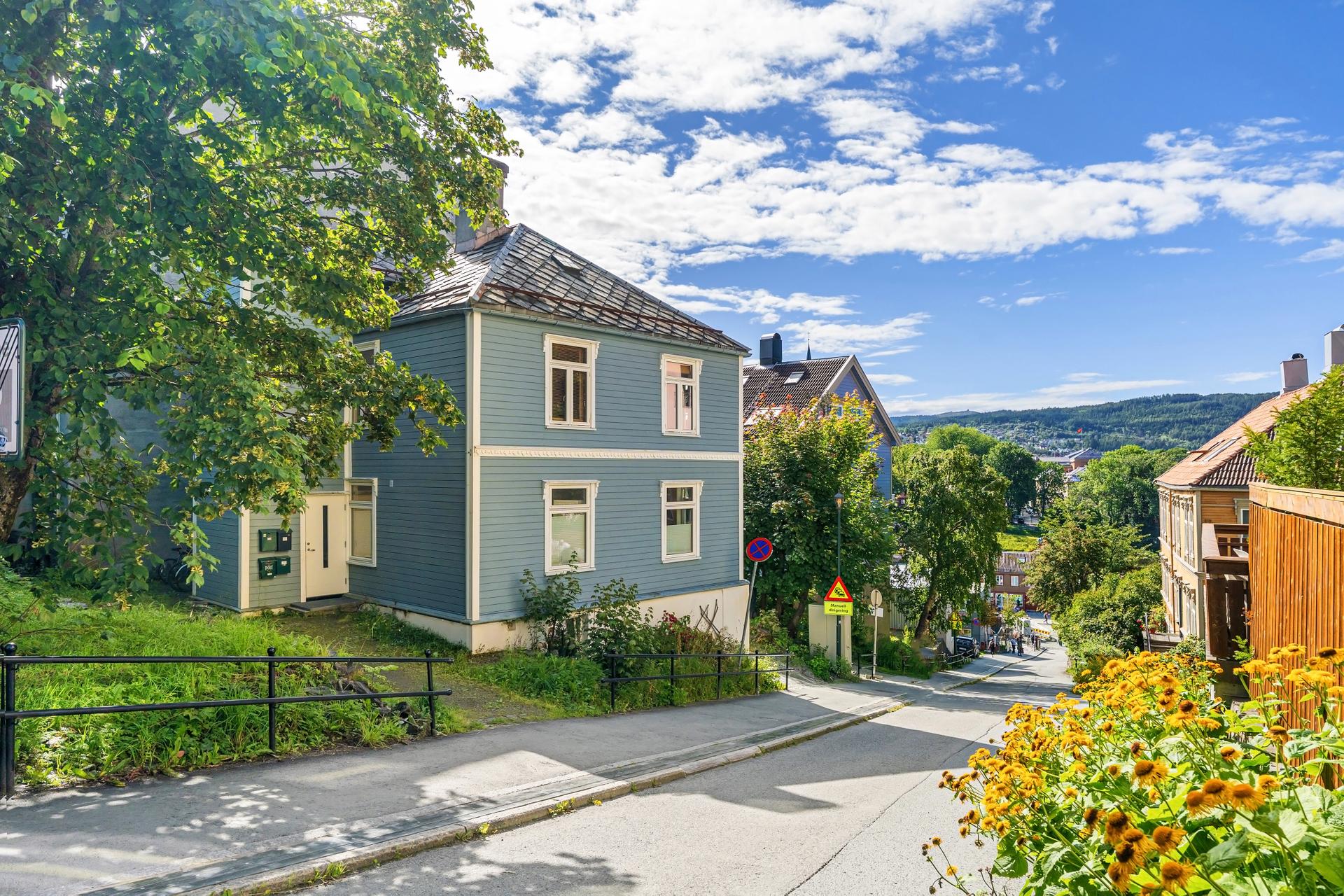Velkommen til Brinken 8, presentert av Merk M. Ramberg ved EiendomsMegler 1. (Foto: Ekaterina Krokstad, Krokstad & Nervik Boligfotografer.). Bilde nummer 1 av 3