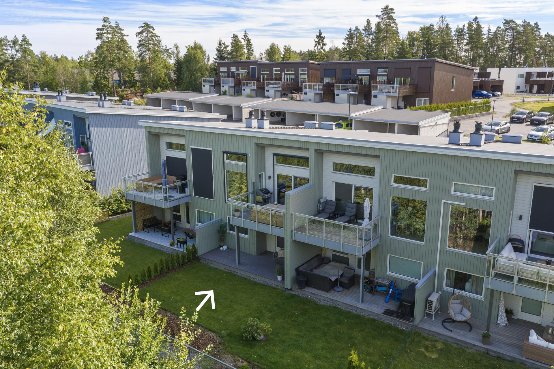 Rekkehuset ligger i et etablert og barnevennlig boligområde.. Bilde nummer 2 av 3