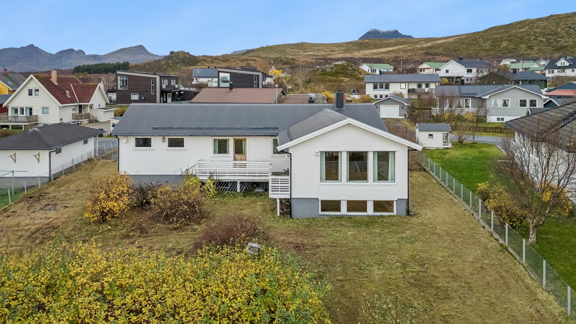 Velkommen til Kløvsteinveien 5 - Presentert av EiendomsMegler 1. Foto: EFKT. Bilde nummer 1 av 3