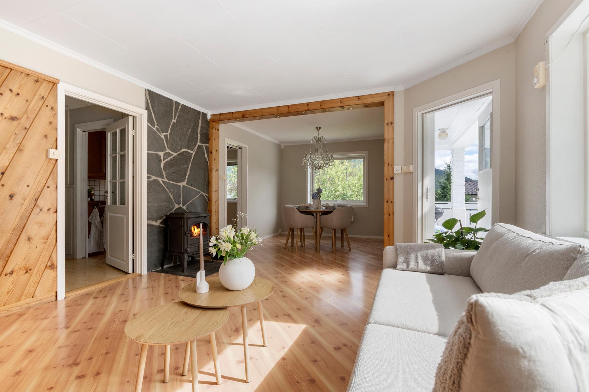 Koselig stove med plass til fleire soner. Bilde nummer 3 av 3
