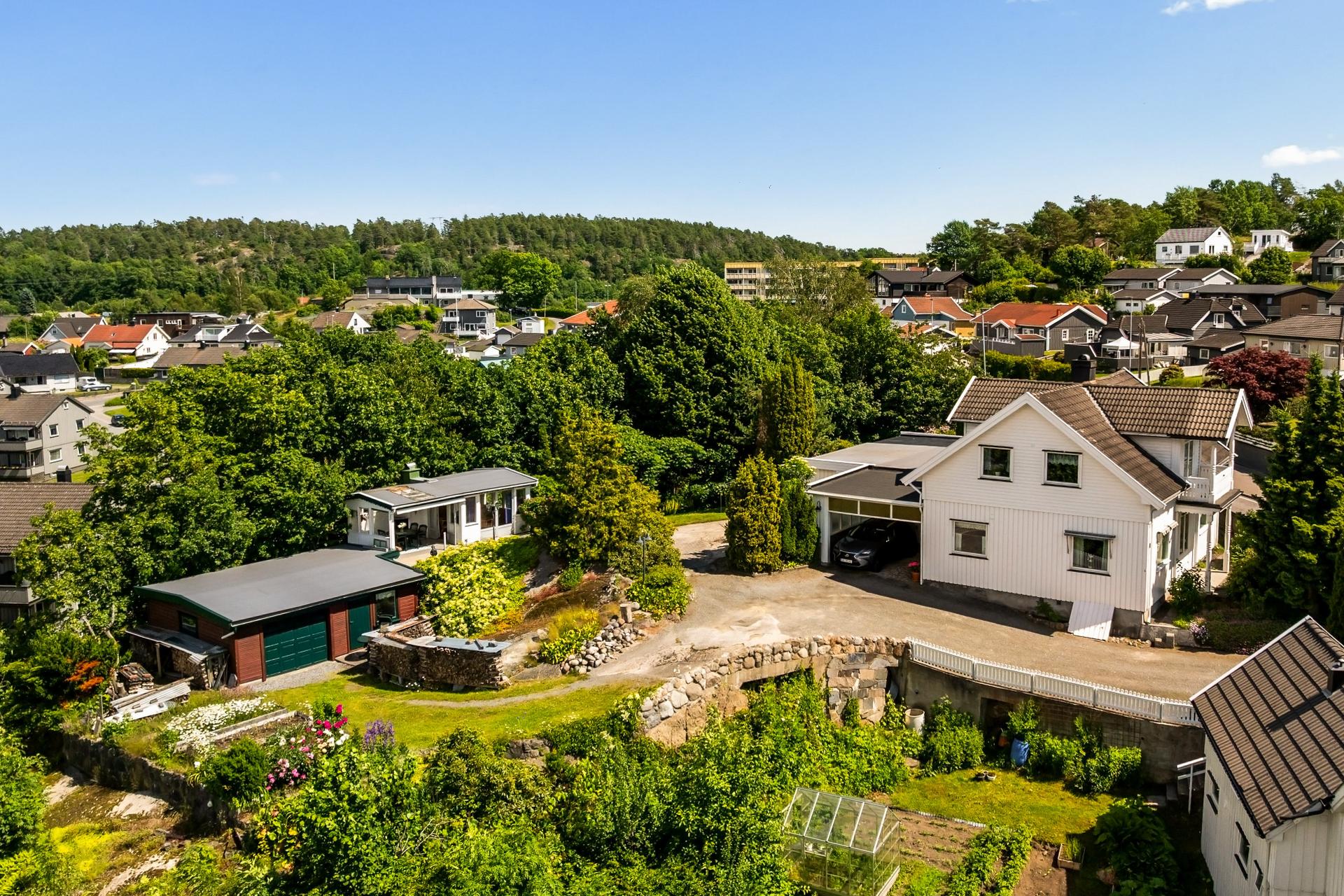 Velkommen til Tjøllingveien 120. Foto: Karl Filip Østmoen Kronstad.. Bilde nummer 1 av 3