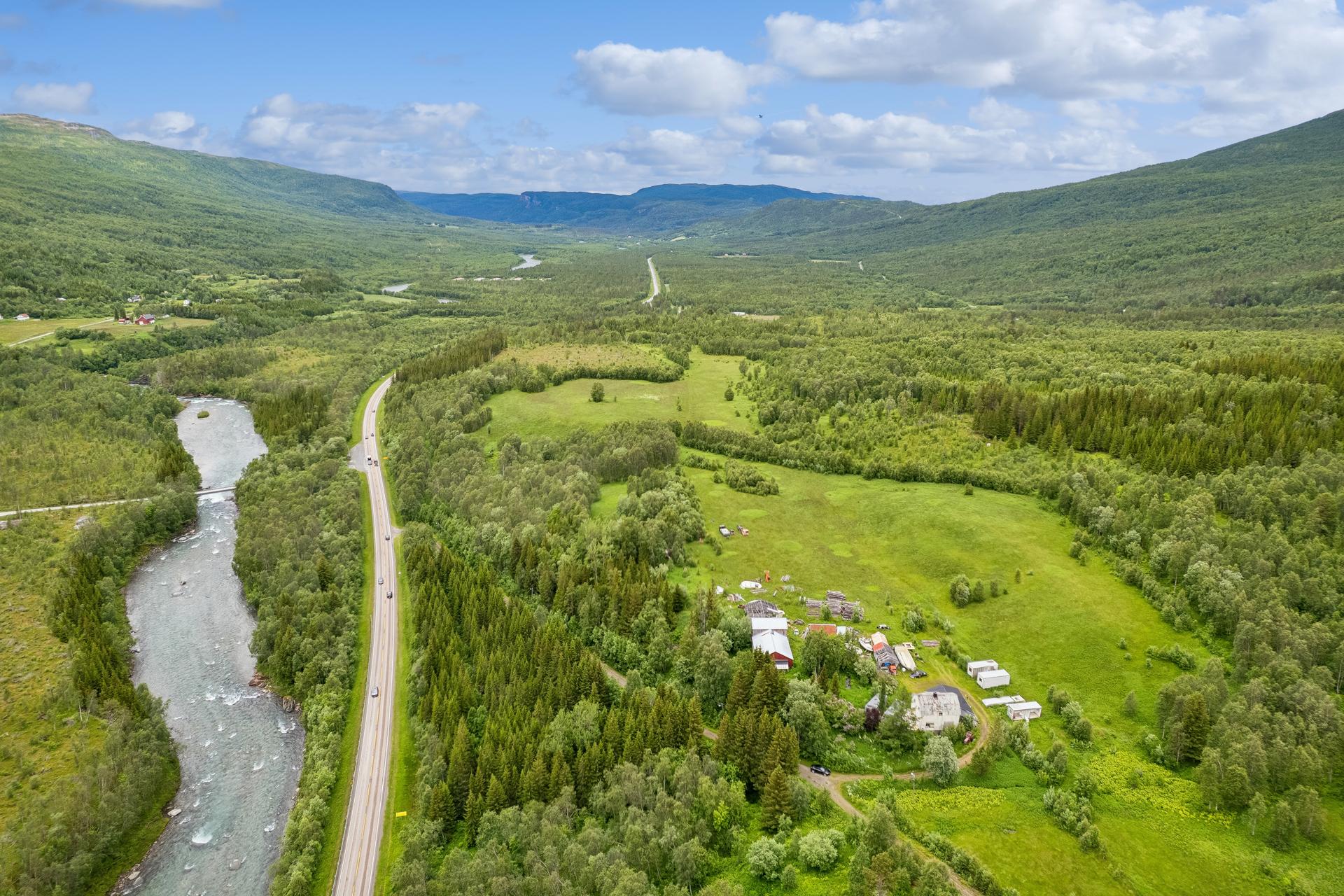 Eiendommen ligger i Bardu, kjent som en av Nord-Norges fremste villmarksdestinasjoner.. Bilde nummer 3 av 3