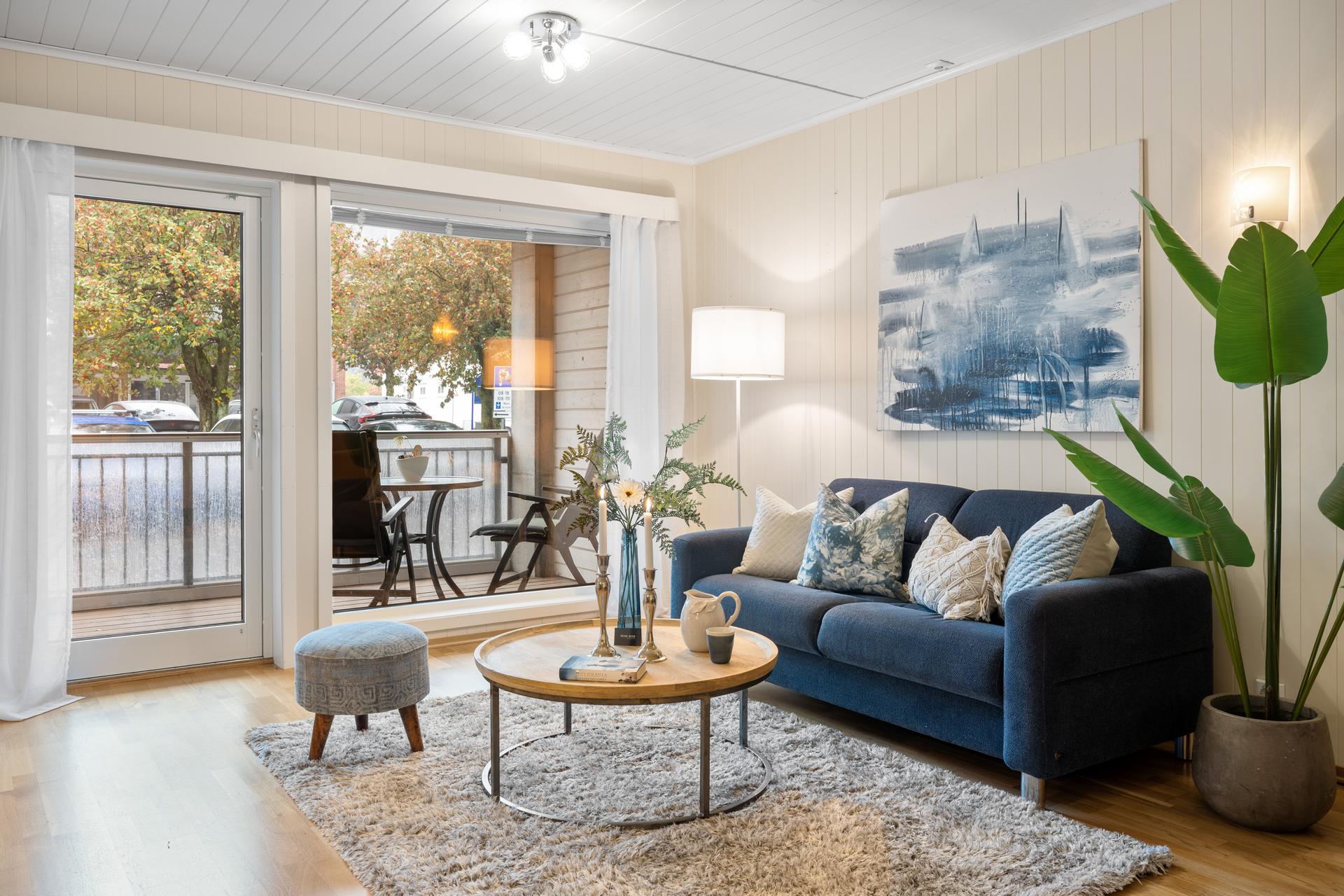 Moderne og lettstelt bolig med utgang til sydvendt terrasse . Bilde nummer 3 av 3