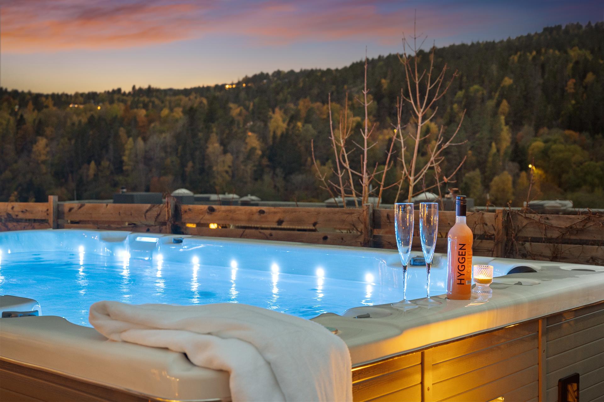 En nyere enebolig over 2 plan fra 2011, med stor terrasse, massasjebad, og flott utsyn!. Bilde nummer 2 av 3