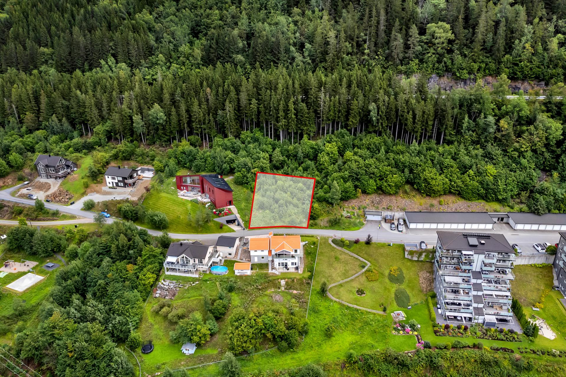 Vestvendt himmelretning med utsikt utover Holsfjorden og Hørtekollen. Bilde nummer 3 av 3