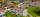 Området kjennetegnes av store, luftige grøntarealer mellom bygningene.. Bilde nummer 1 av 3
