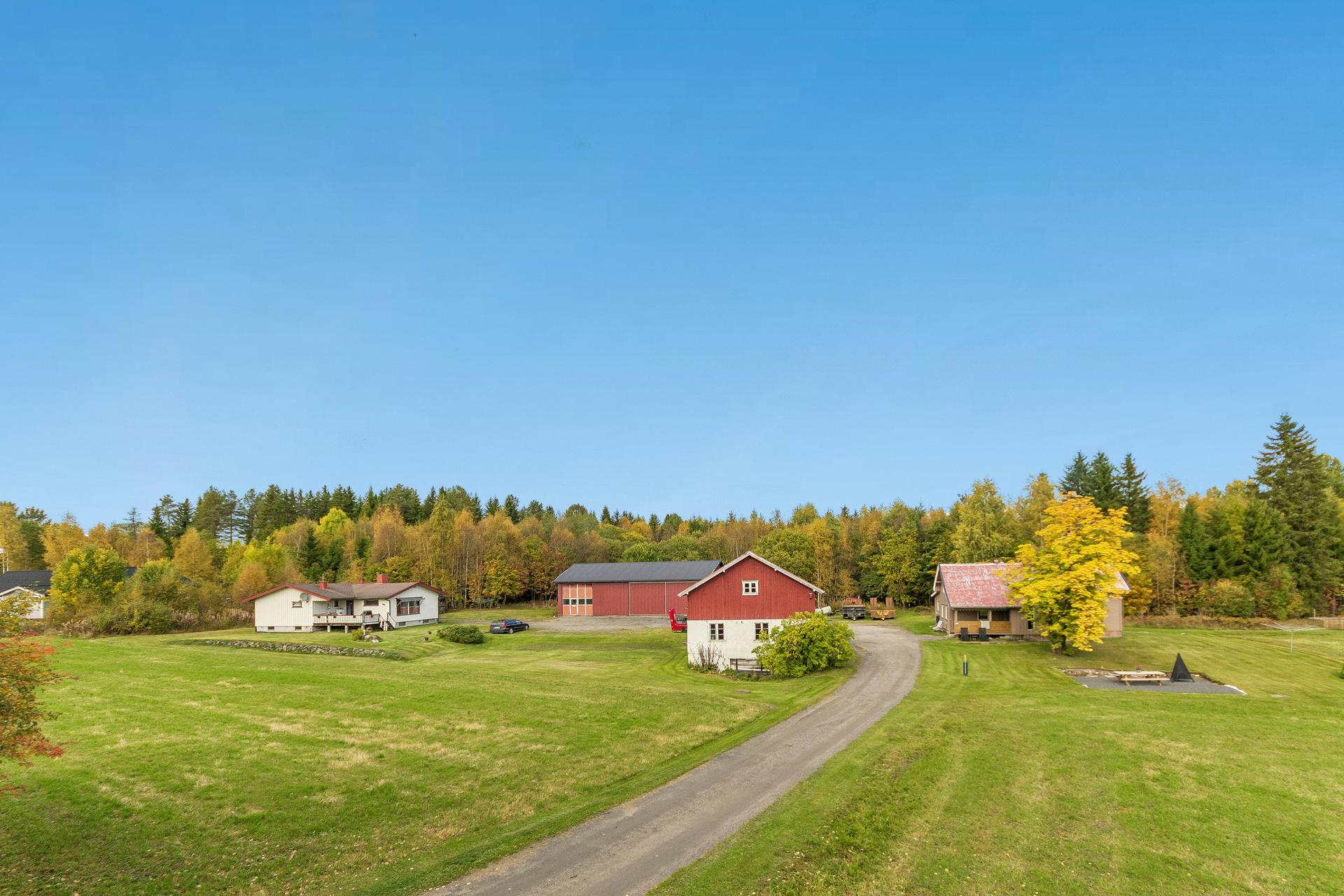 Velkommen til Nomerstadvegen 59 Og 61! Foto: Elisabeth Gjerdingen -Efkt Norge AS. Bilde nummer 1 av 3