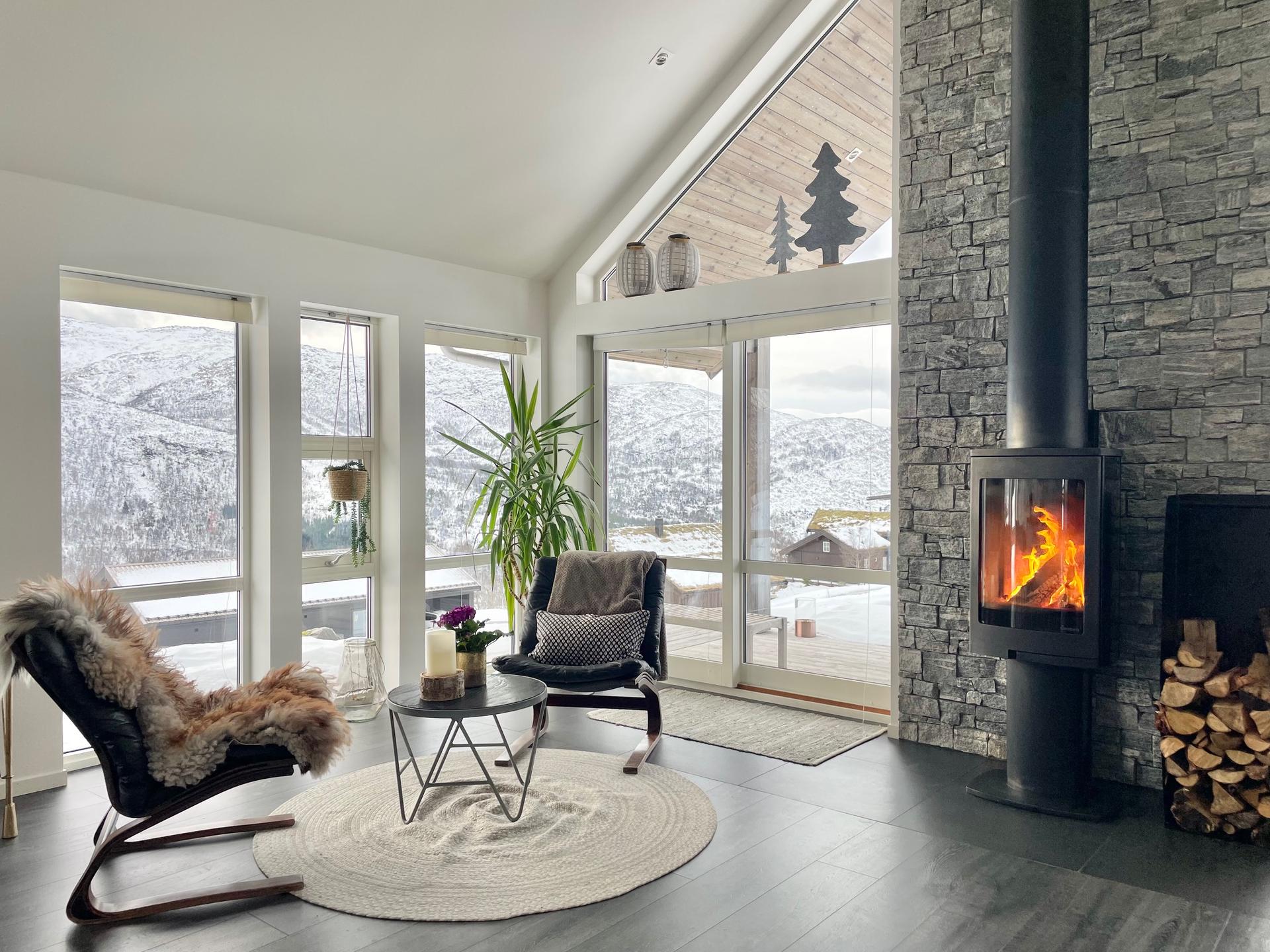 Velkommen til nydelige Harpefossen! Her finn du ei meget lekker og moderne, arkitektteikna familiehytte.. Bilde nummer 2 av 3