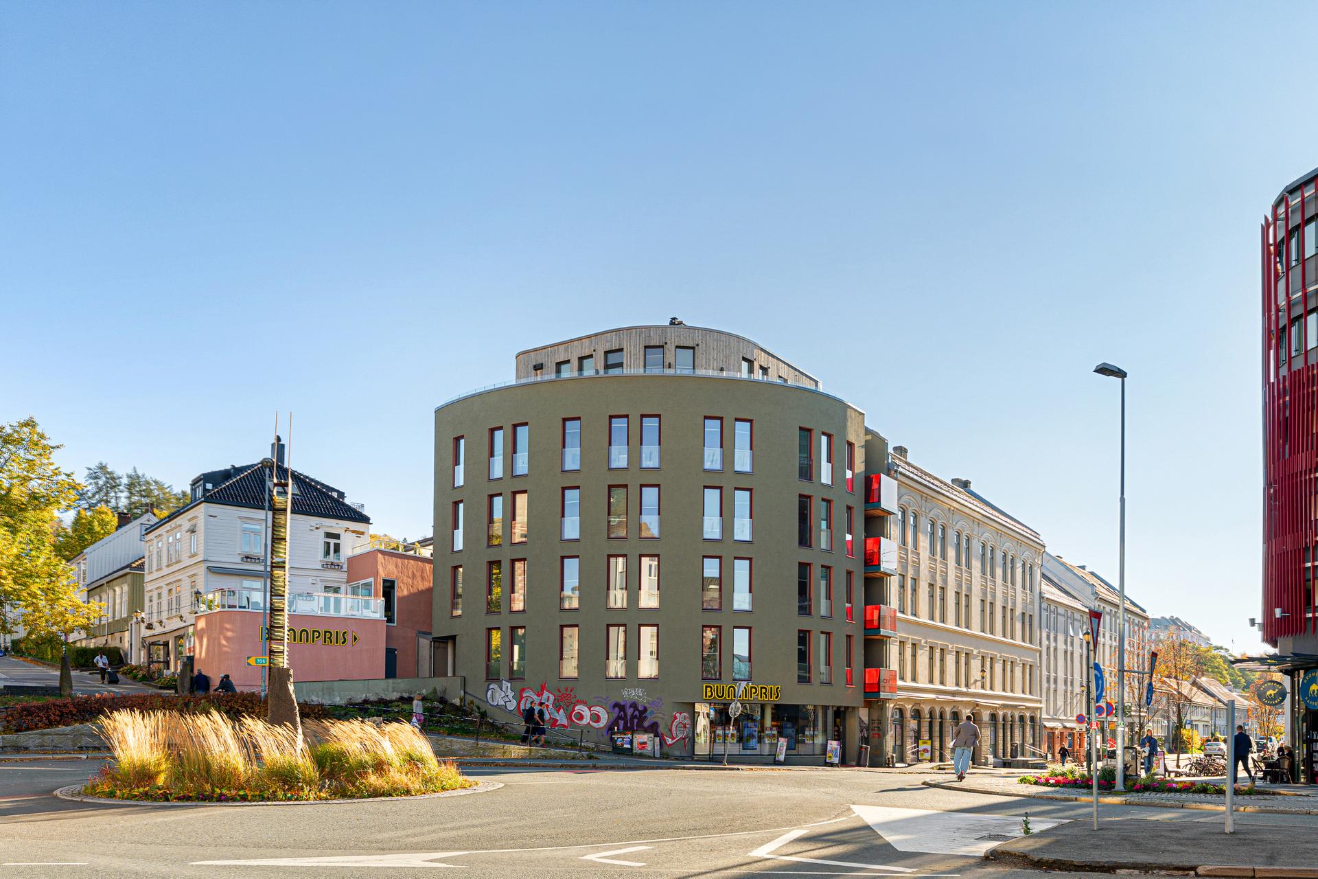 Leiligheten har en ypperlig beliggenhet i nærheten til Solsiden og NTNU.. Bilde nummer 2 av 3