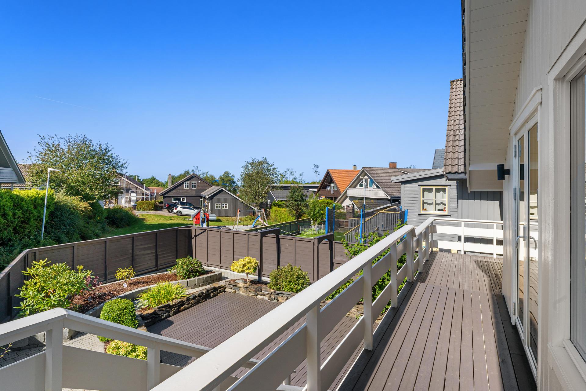 Eiendommen har en barnevennlig beliggenhet i et veletablert boligstrøk på Lye.. Bilde nummer 3 av 3