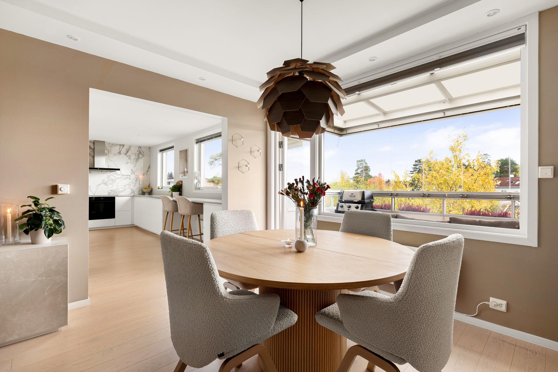 Velkommen til Langbølgen 75. Foto: Løvaas foto AS. . Bilde nummer 1 av 3