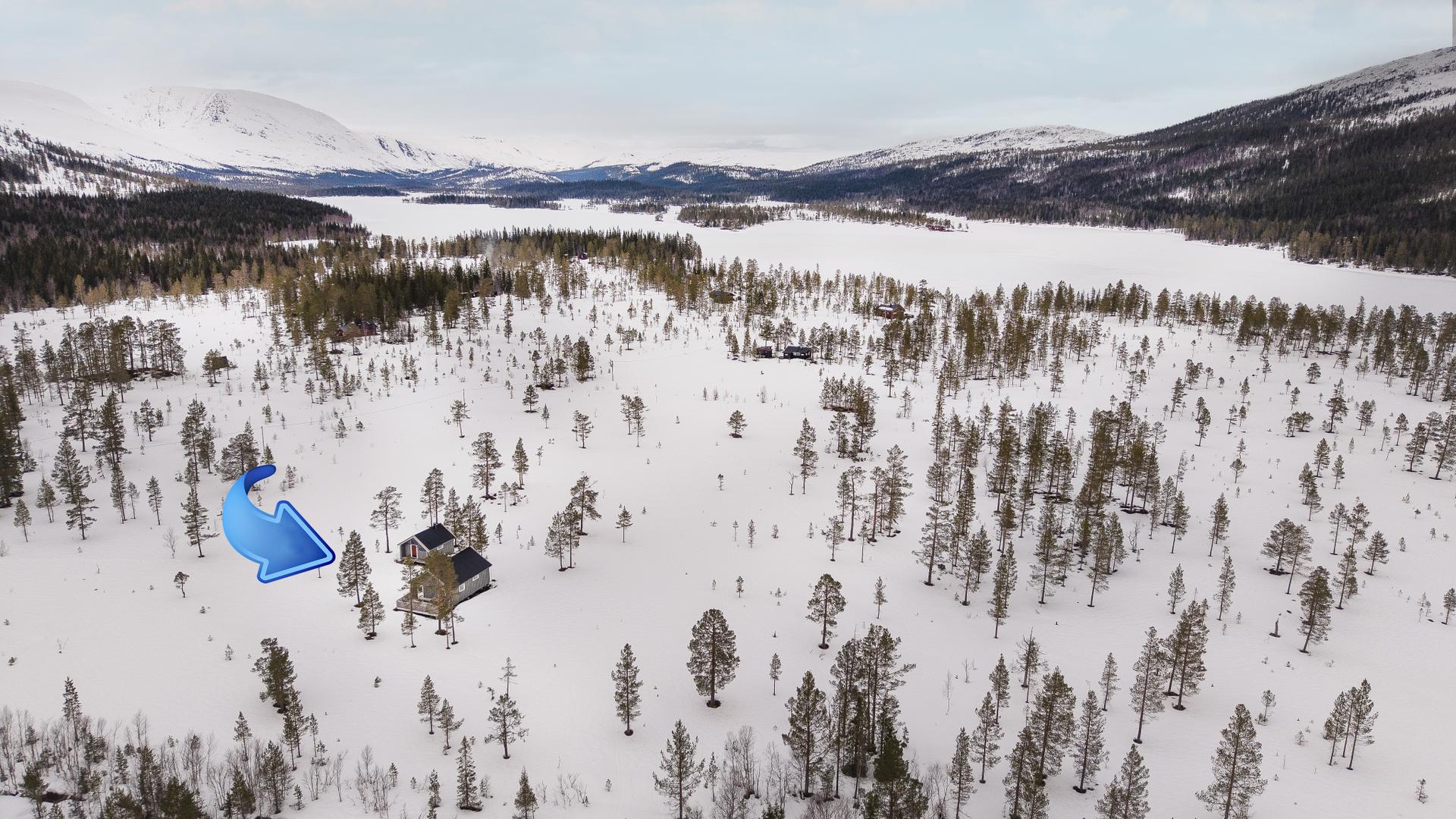 Fin beliggenhet i naturskjønne omgivelser like ved Mellingsvatnet i Namsskogan kommune . Bilde nummer 3 av 3