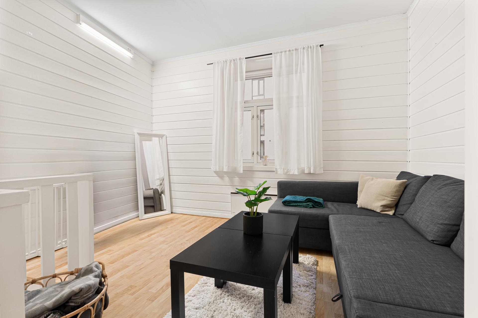 Sameiet skal i gang med rehabilitering av bygget. Man får dermed bla. nye vinduer, tak og fasade.. Bilde nummer 3 av 3