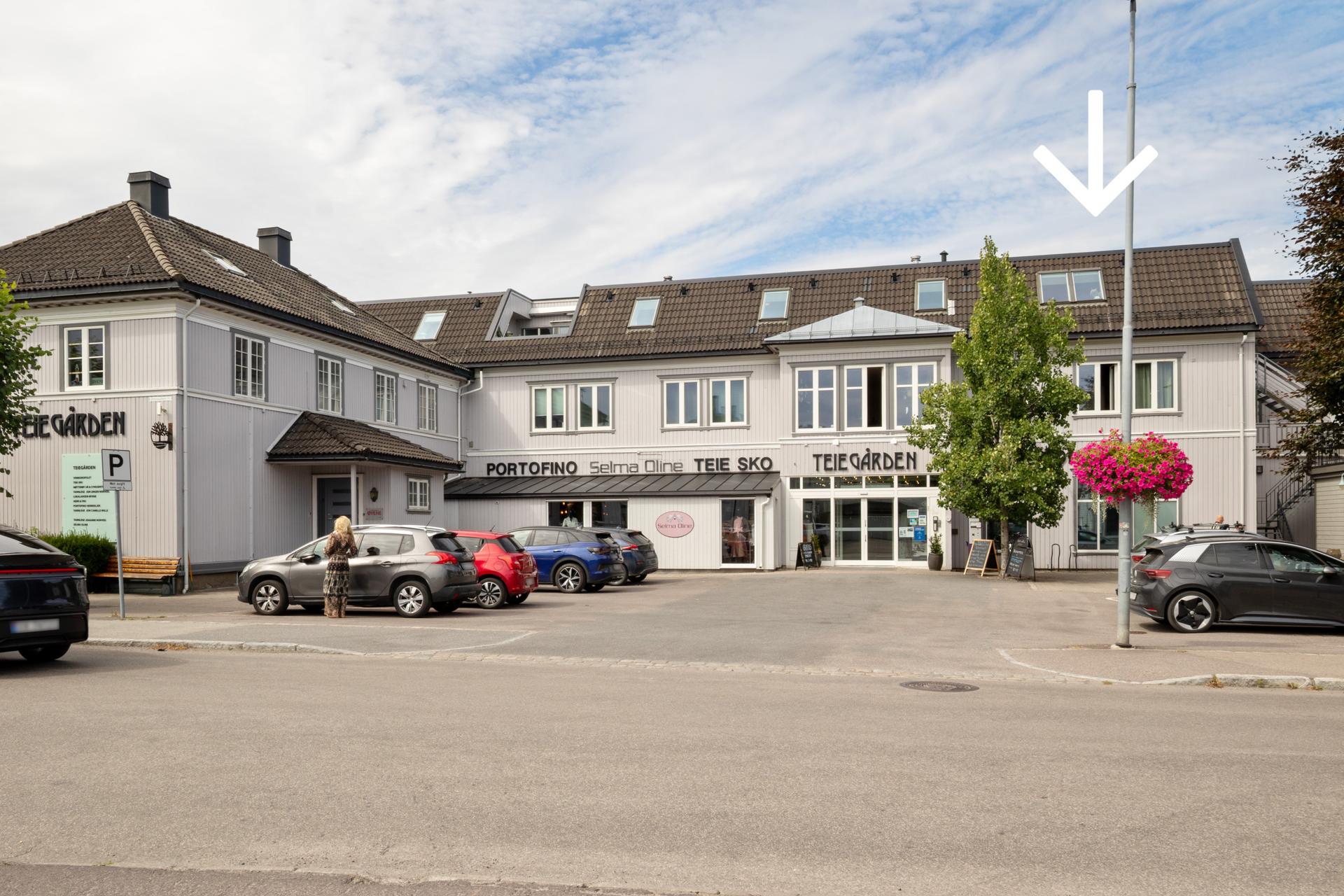 Velkommen til flotte Ørsnesalleen 31, presentert av Maiken B. Paulsen v/ EiendomsMegler 1. 
Foto: Eiendomsfoto Bjørn Kjærra.. Bilde nummer 1 av 3
