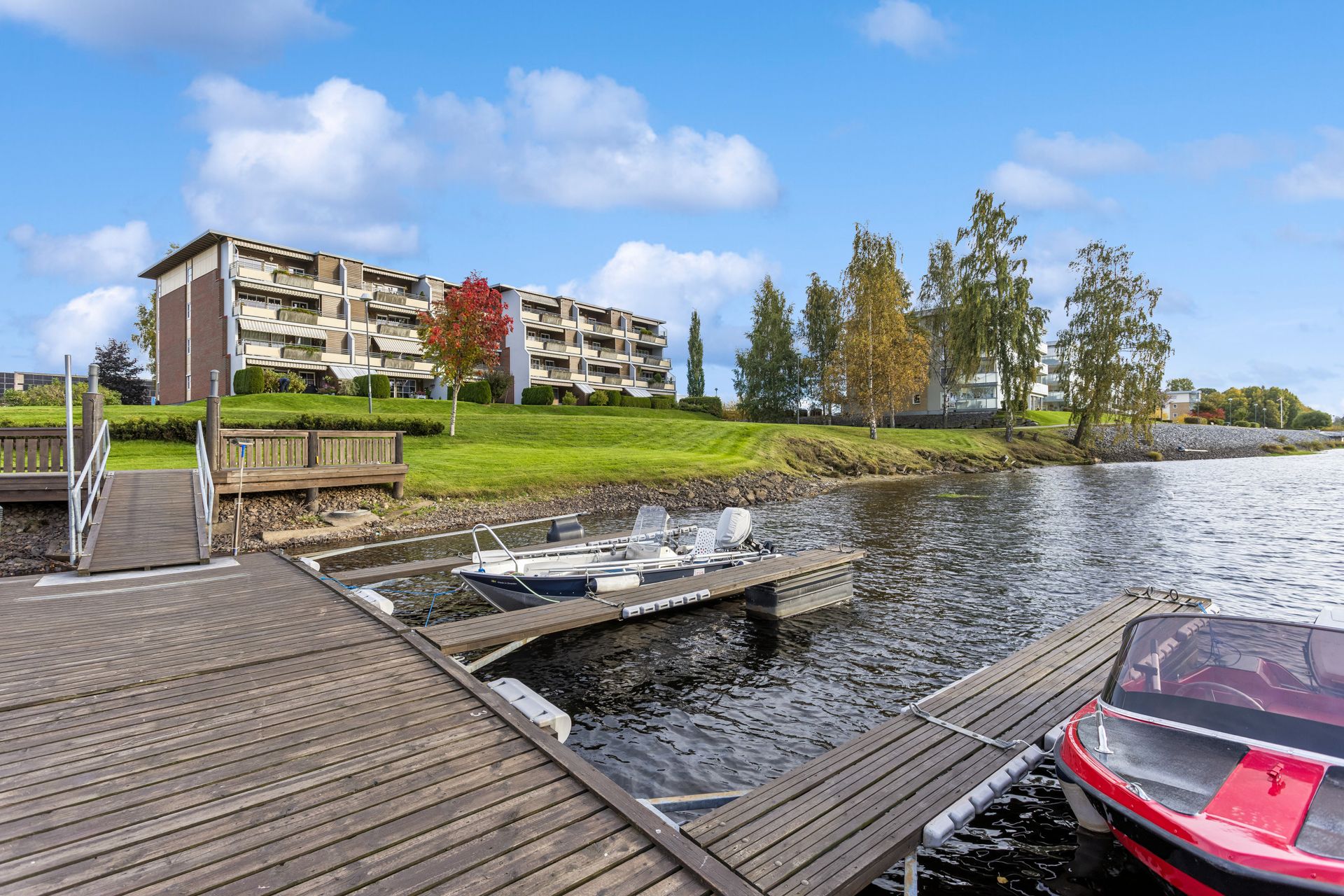 Velkommen til Glomma Terrasse (med mulighet for båtplass via egen båtforening). Foto EFKT v/ W. Hoel-Knai. Bilde nummer 1 av 3