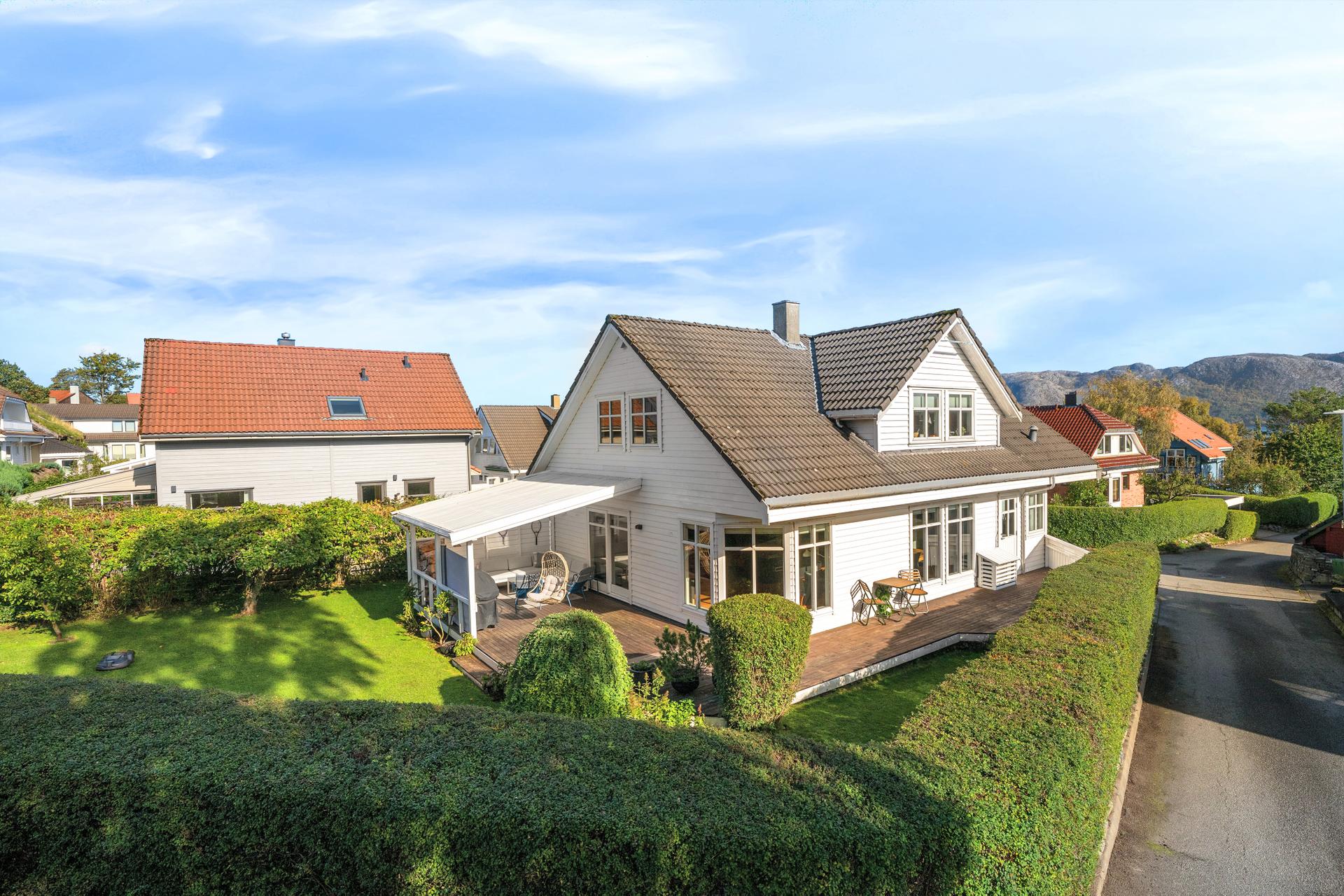 Velkommen til Boganesringen 22A. Foto: [DIRDAL FOTO AS]. Bilde nummer 1 av 3