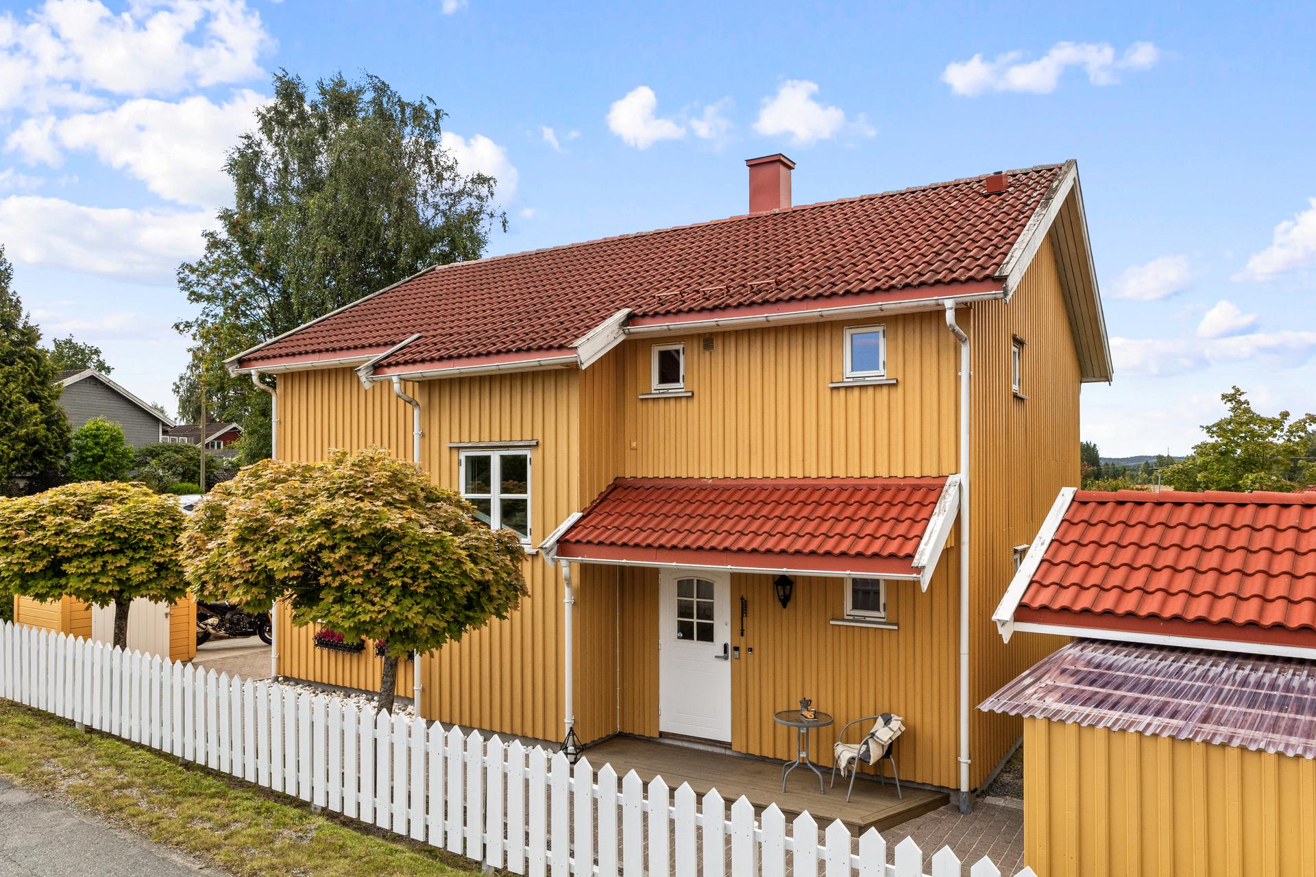 Hyggelig inngangsparti. Bilde nummer 2 av 3
