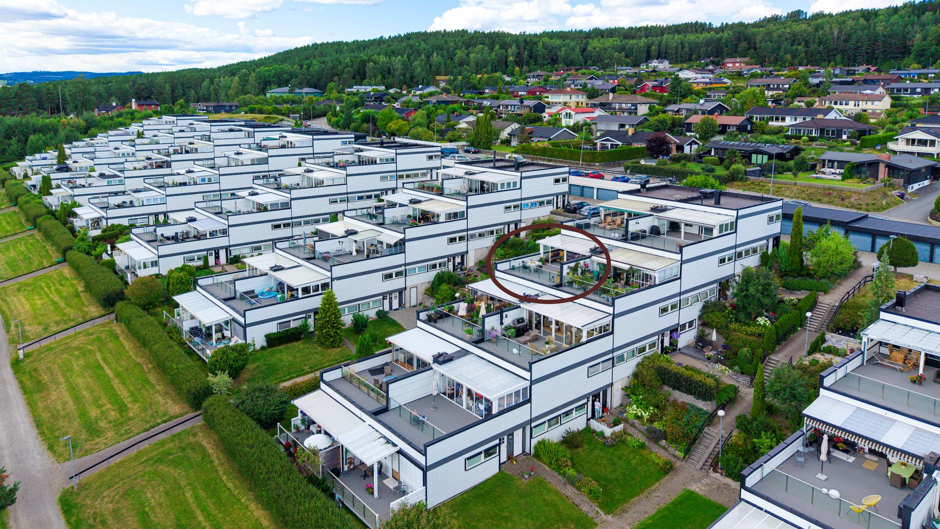 Boligen ligger flott til ved Furuberget på Hamar vest.. Bilde nummer 3 av 3