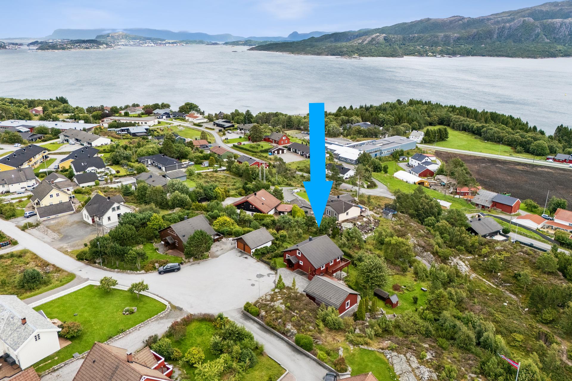Ali Khoshnau ved EiendomsMegler 1 har gleden av å presentere Ingeborg Strøms vei 26!. Bilde nummer 1 av 3