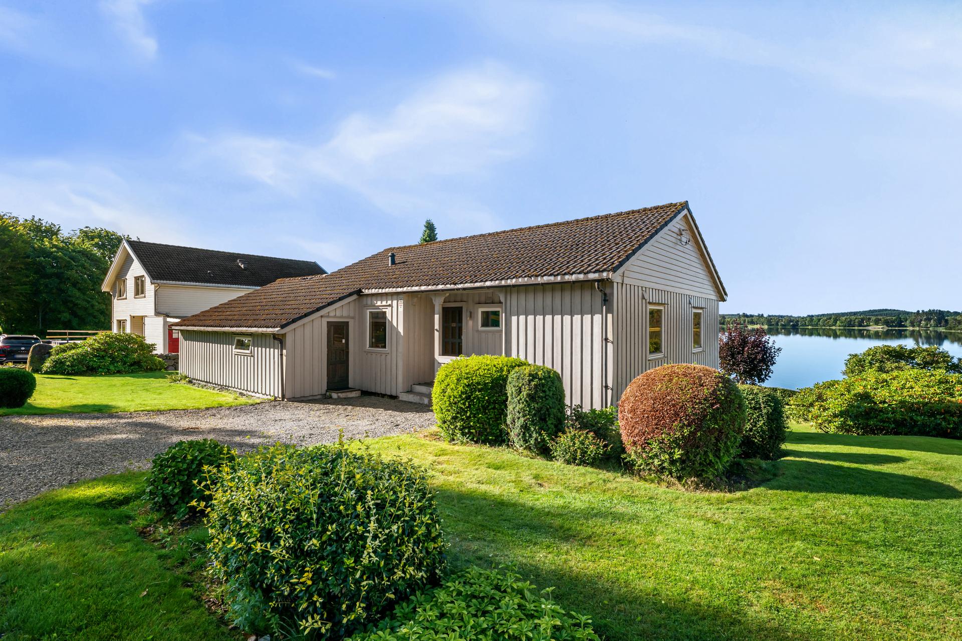 Velkommen til Kvernelandsvegen 83. Foto: Eivind Dirdal. Bilde nummer 1 av 3