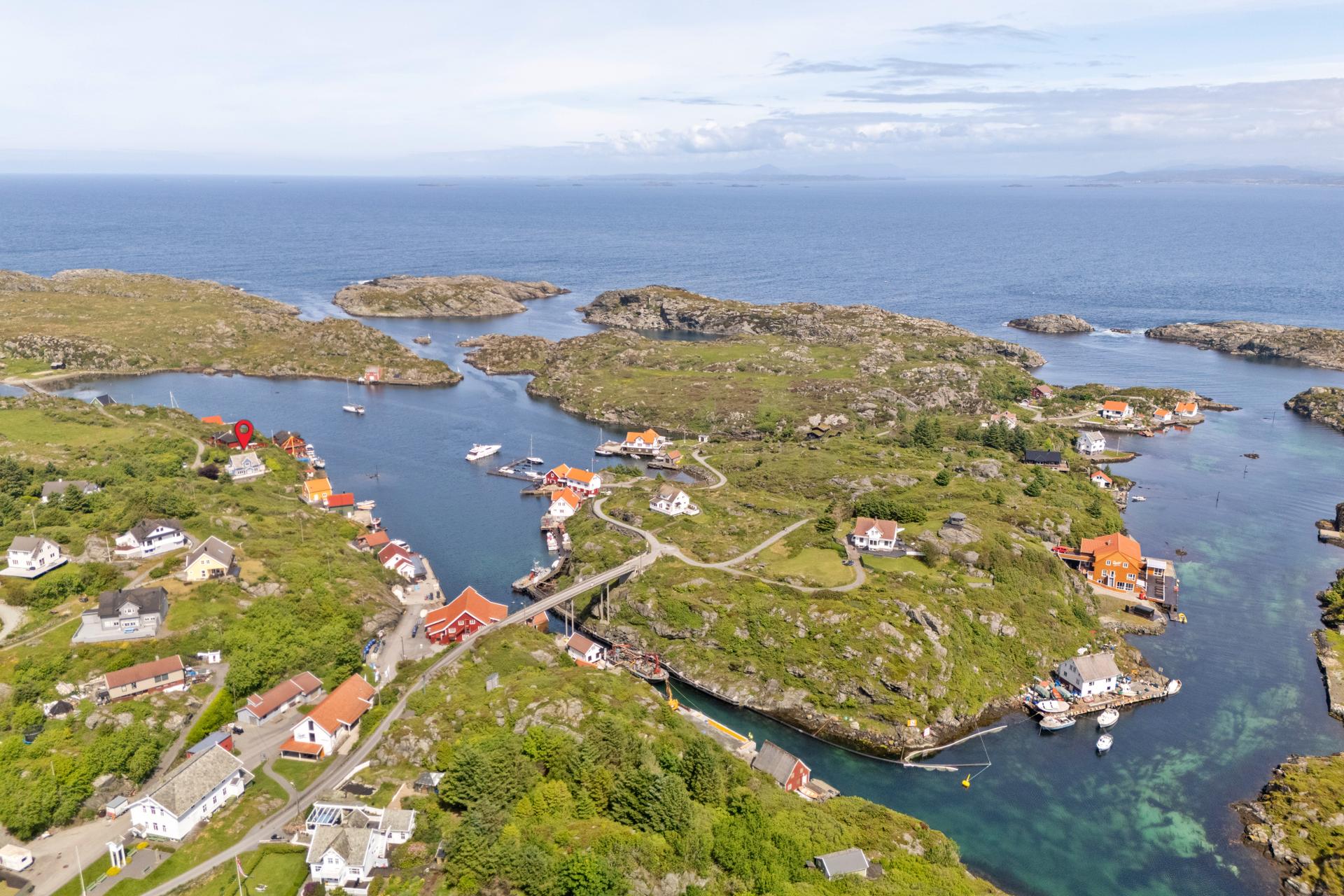 Her lever du tett på naturen, med turstier og svaberg rett utenfor døren.. Bilde nummer 3 av 3