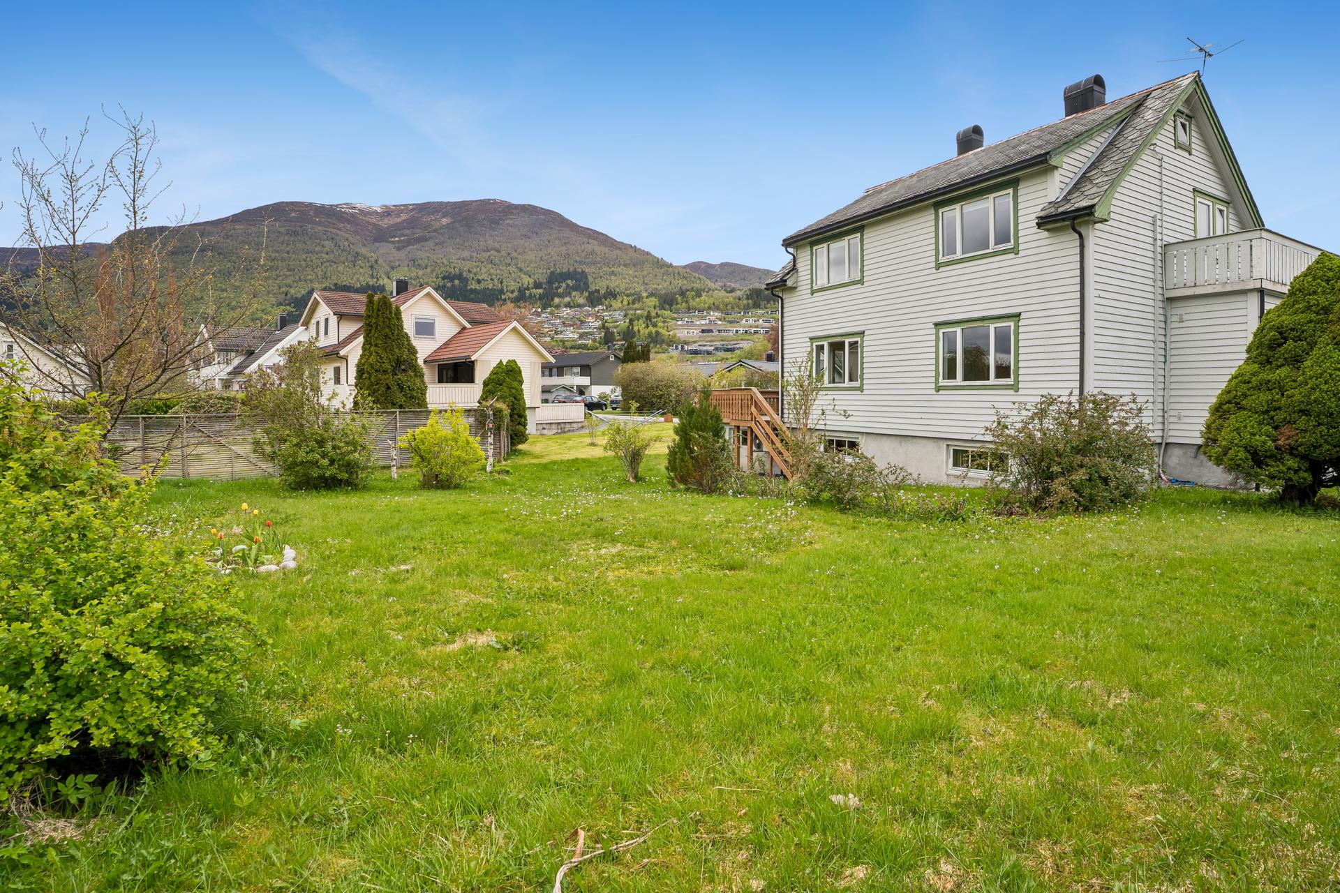 Alleen 59 presentert av EiendomsMegler1 Nordfjord ved Sissel Halnes.
Foto: Efkt ved Svein Olav Humberset. Bilde nummer 1 av 3
