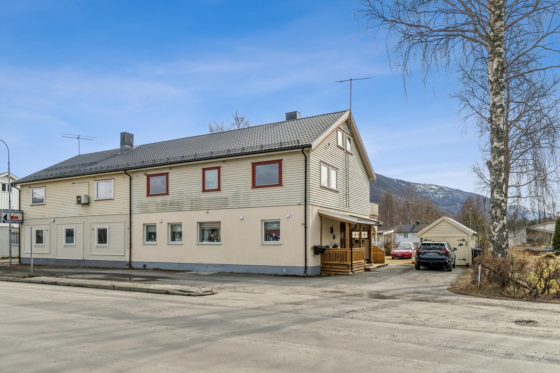 Velkommen til Kirkegata 15B  - Presentert av Eiendomsmegler1 Nord-Norge. Bilde nummer 2 av 3