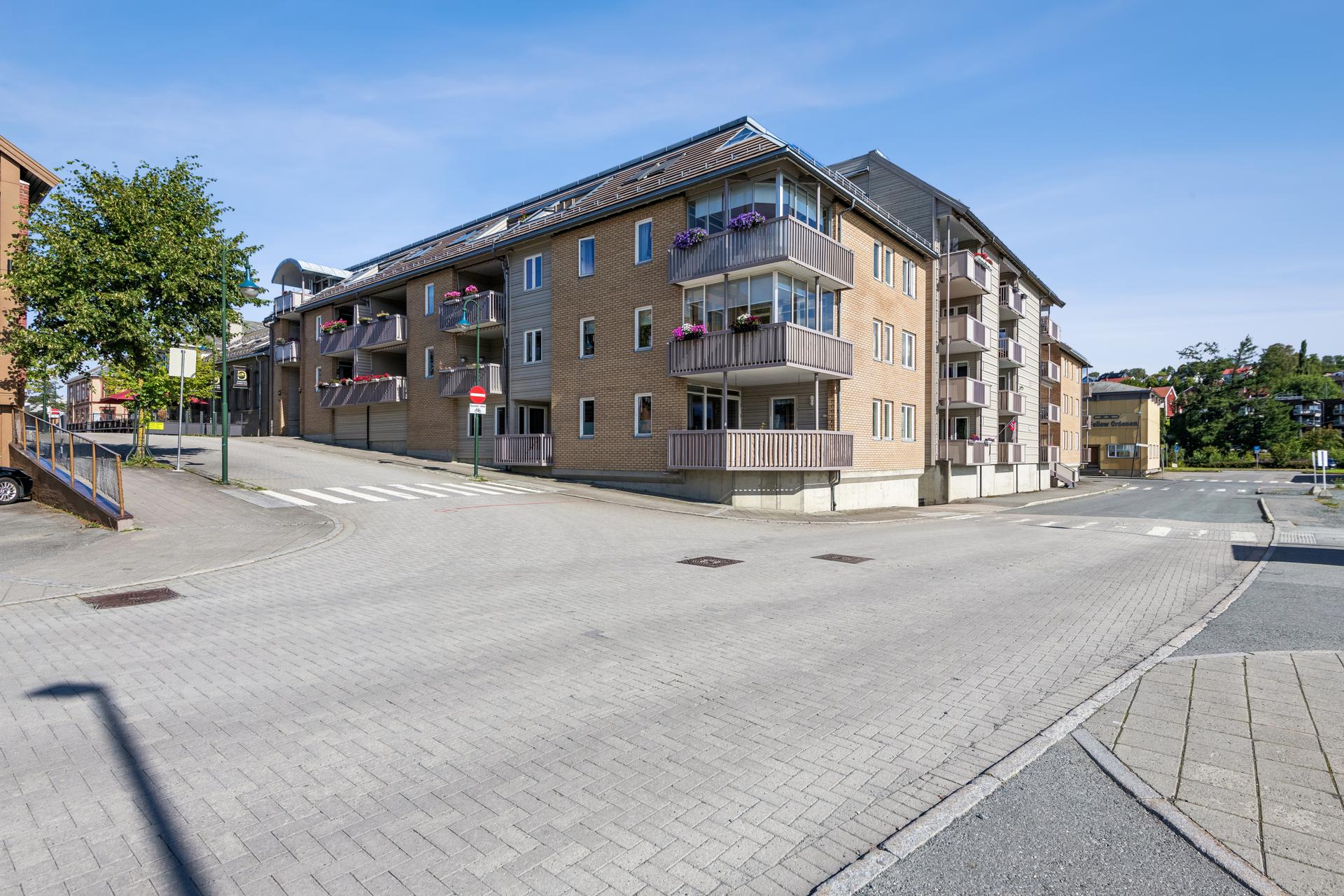 Meierigården Borettslag ble oppført i 2000, med fasader i teglstein og liggende trekledning.. Bilde nummer 3 av 3