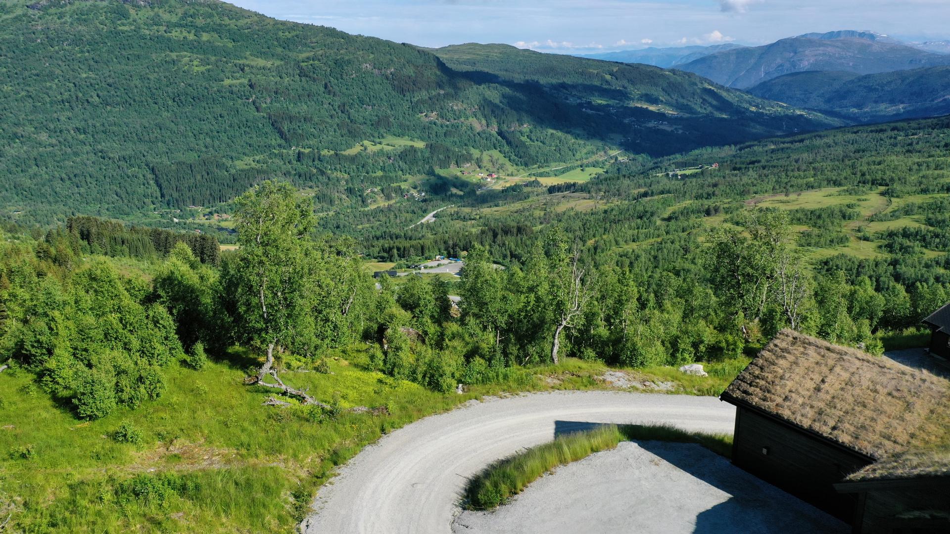 Velkommen til Rindabakkane 57 - Ei flott hyttetomt plassert på øvst i feltet med moglegheit til å realisere hyttedraumen! Her kan du nyte flott utsikt og gode solforhold heile året.. Bilde nummer 1 av 3