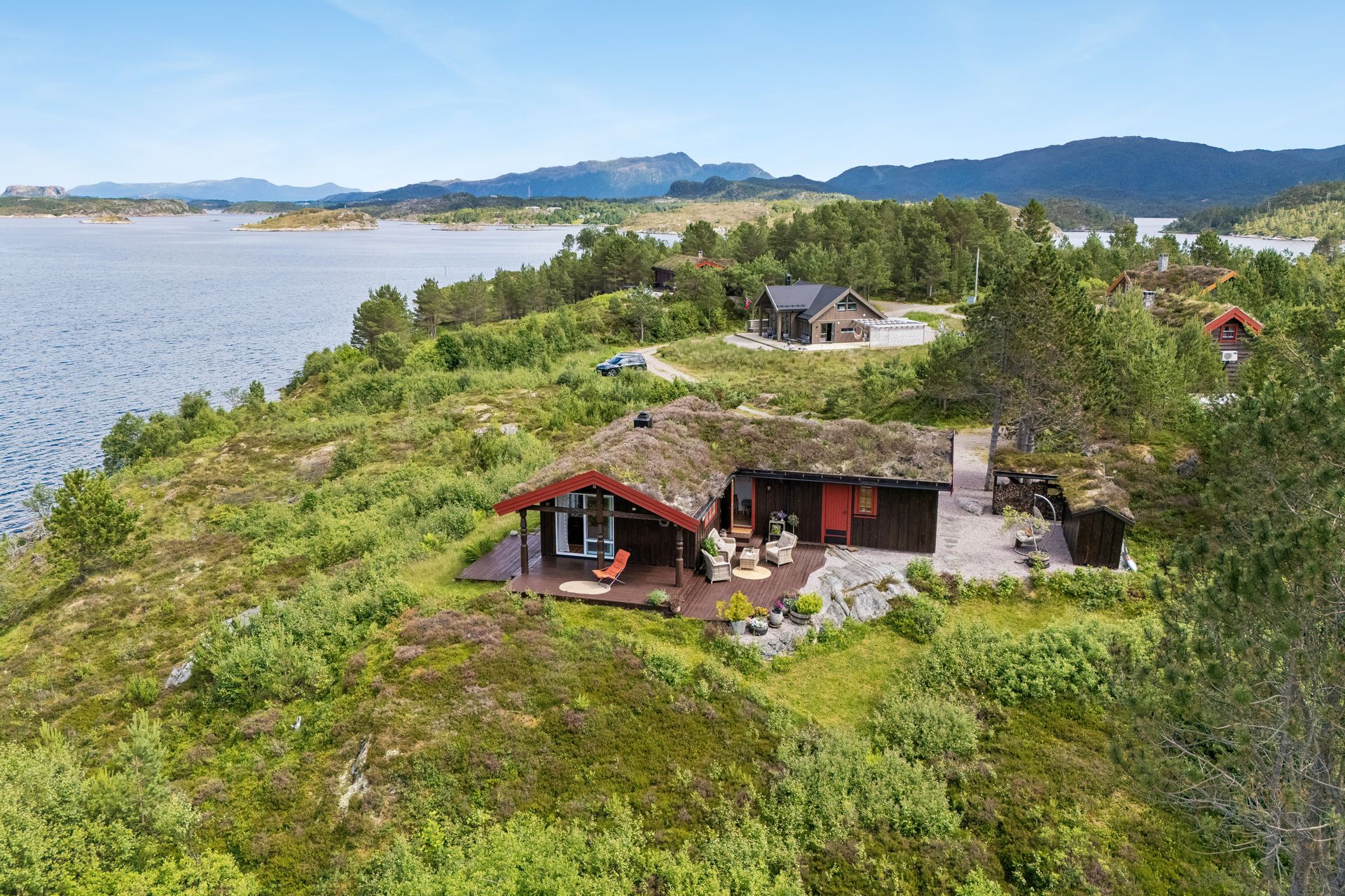Hytta ligger i enden av feltet og har en fantastisk utsikt! . Bilde nummer 2 av 3