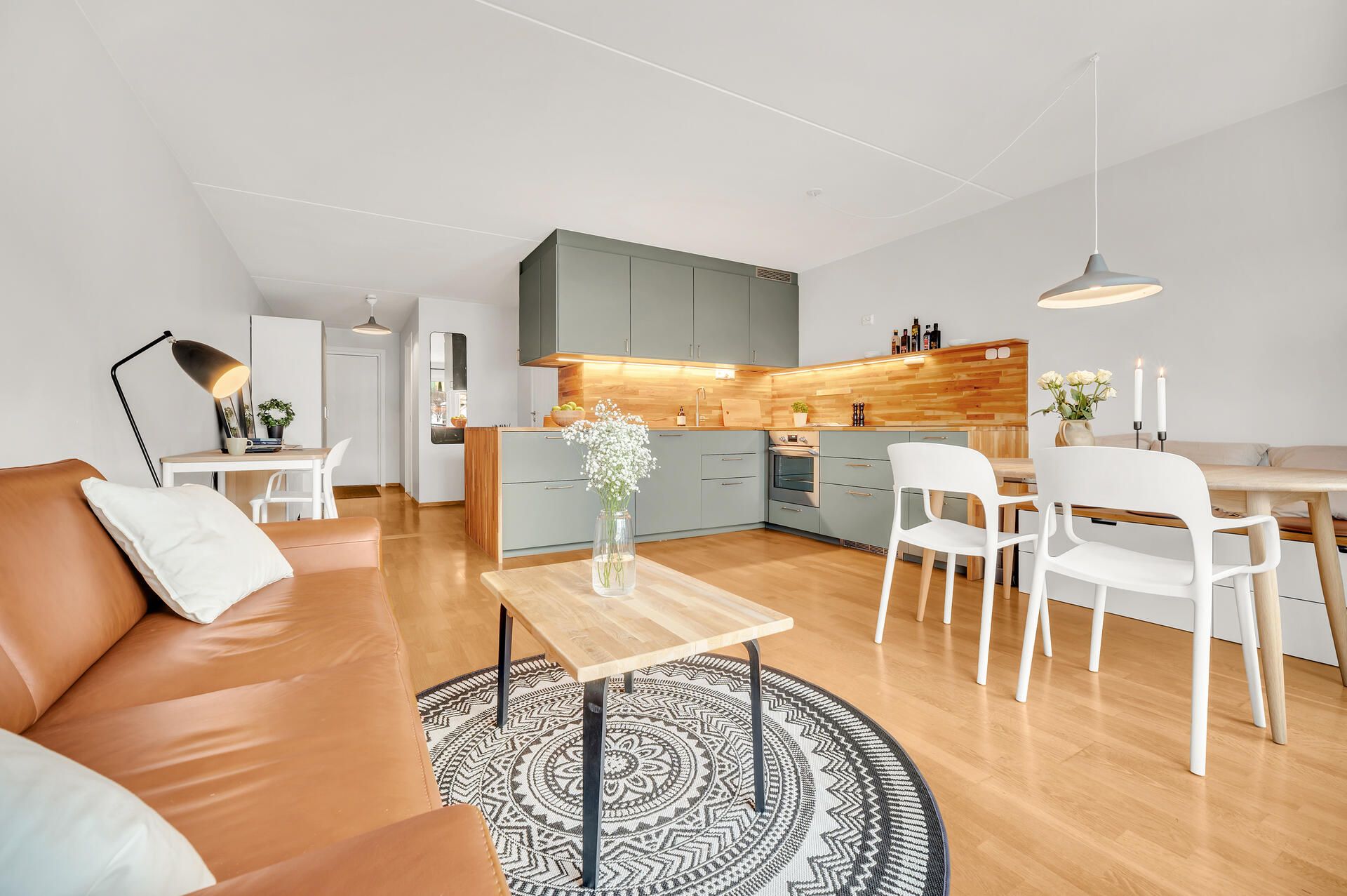 EiendomsMegler 1 v/Peder Bjørnstad har gleden av og presentere Innherredsveien 61 C! Foto Krokstad&Nervik.. Bilde nummer 1 av 3